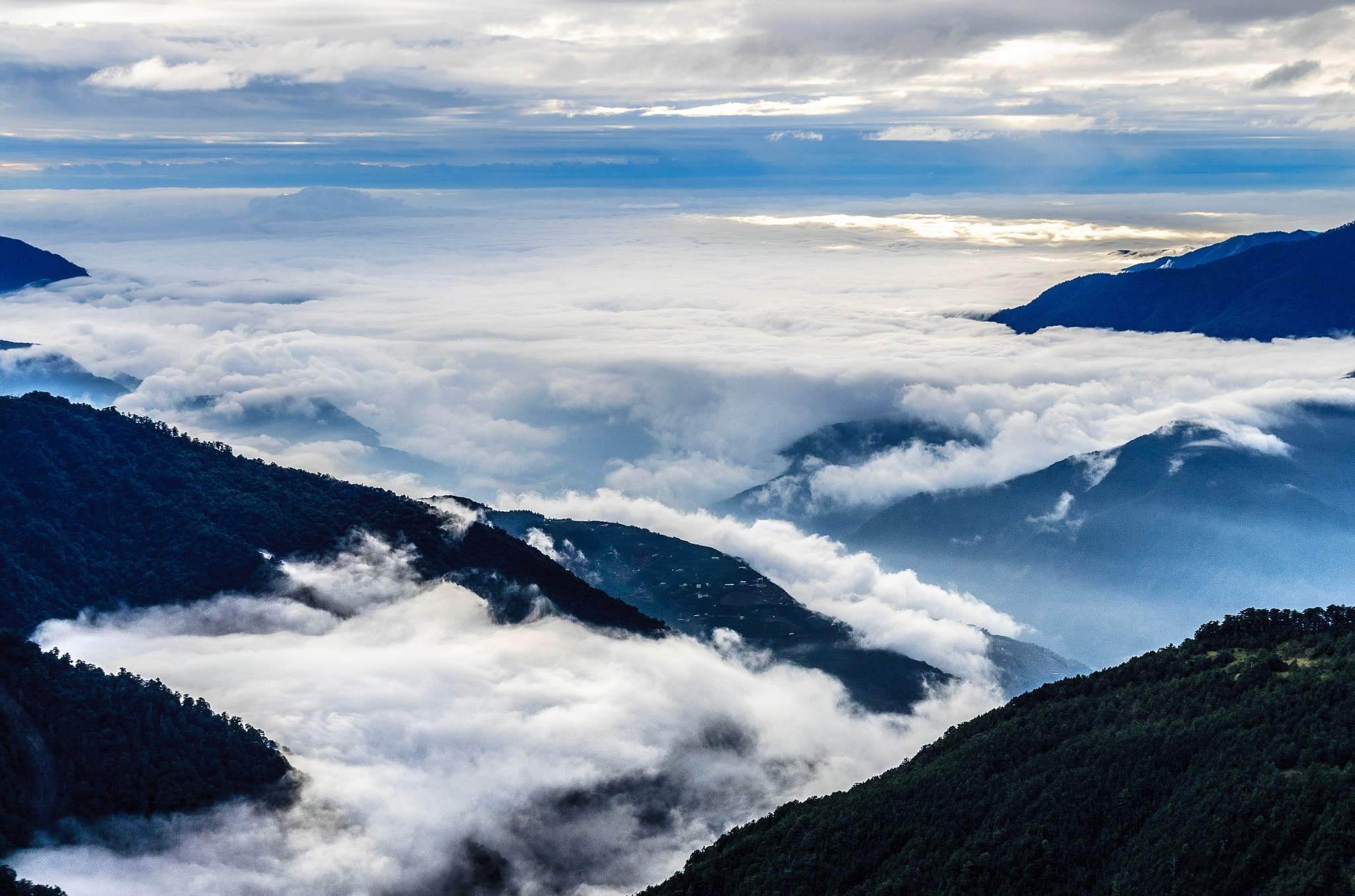 Nikon D5100 sample photo. Sea of clouds photography