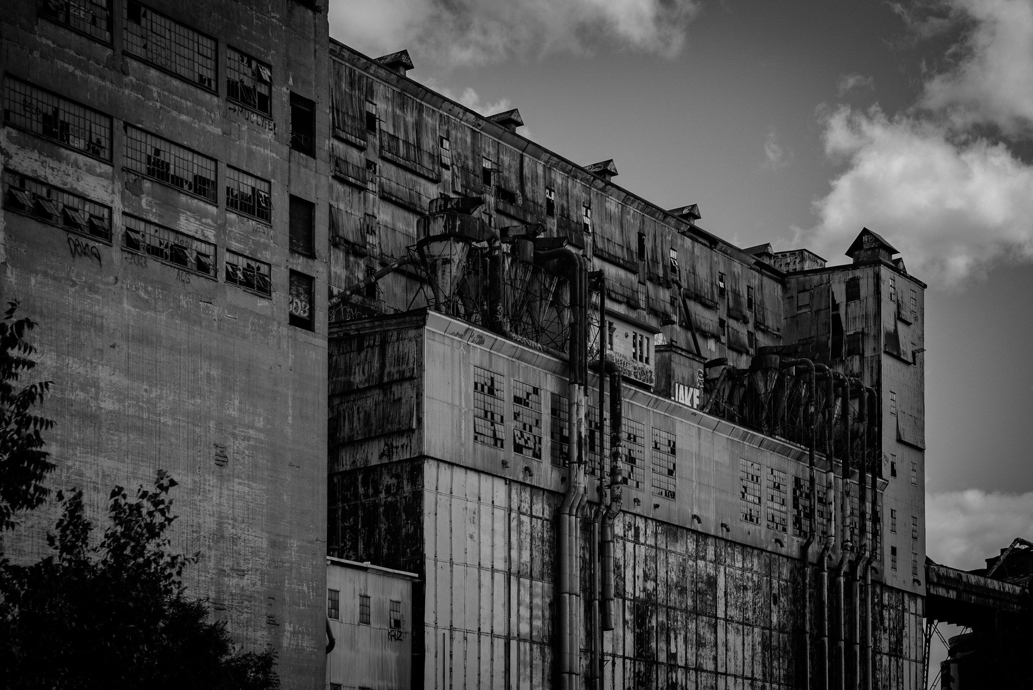 Nikon D750 + AF Zoom-Nikkor 35-70mm f/2.8 sample photo. Abandoned factory photography
