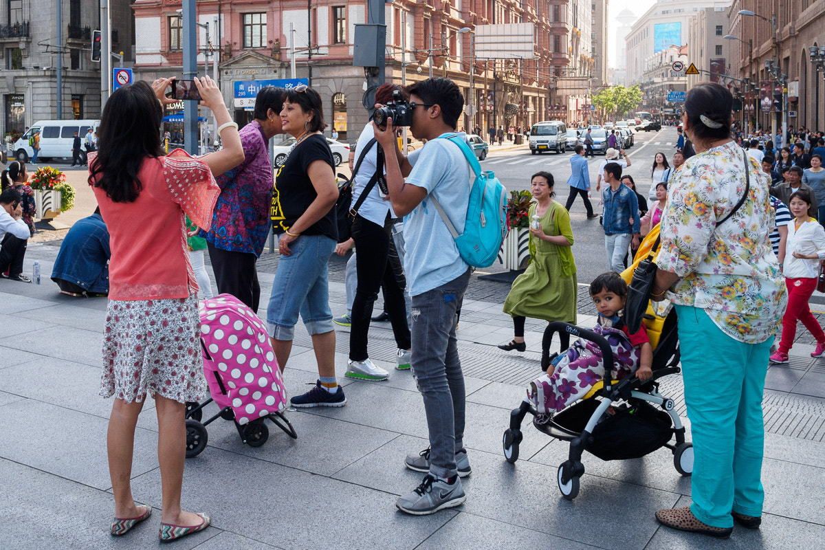 Olympus PEN E-P5 + LEICA DG SUMMILUX 15/F1.7 sample photo. Tourists photography