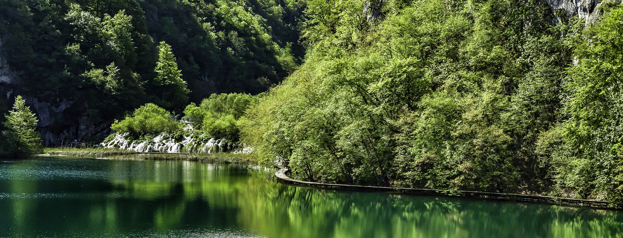 Fujifilm X-E2 + Fujifilm XF 35mm F2 R WR sample photo. Plitvice lake photography