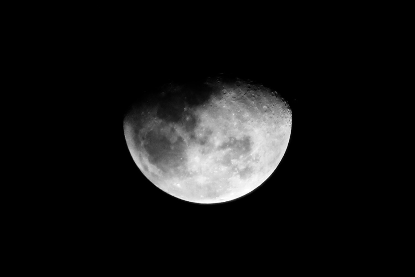 Canon EOS 550D (EOS Rebel T2i / EOS Kiss X4) + EF75-300mm f/4-5.6 sample photo. Moonlight photography
