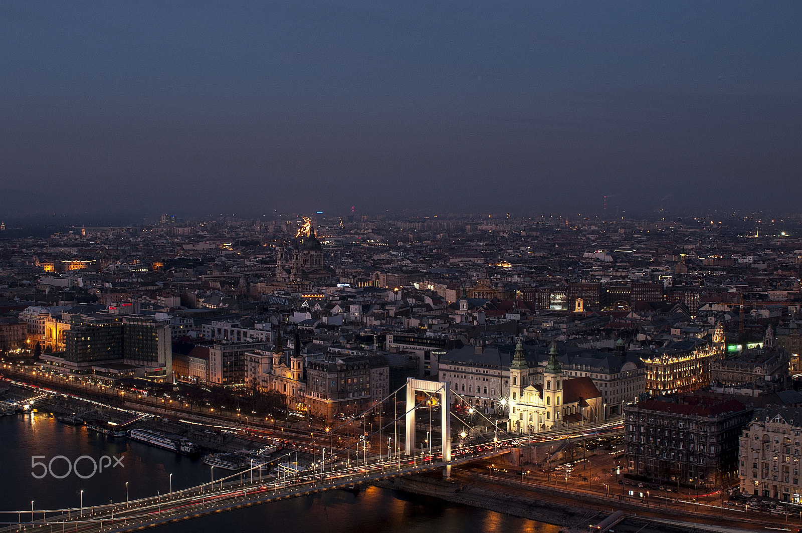 Nikon D300 + AF Zoom-Nikkor 35-135mm f/3.5-4.5 sample photo. Budapest photography