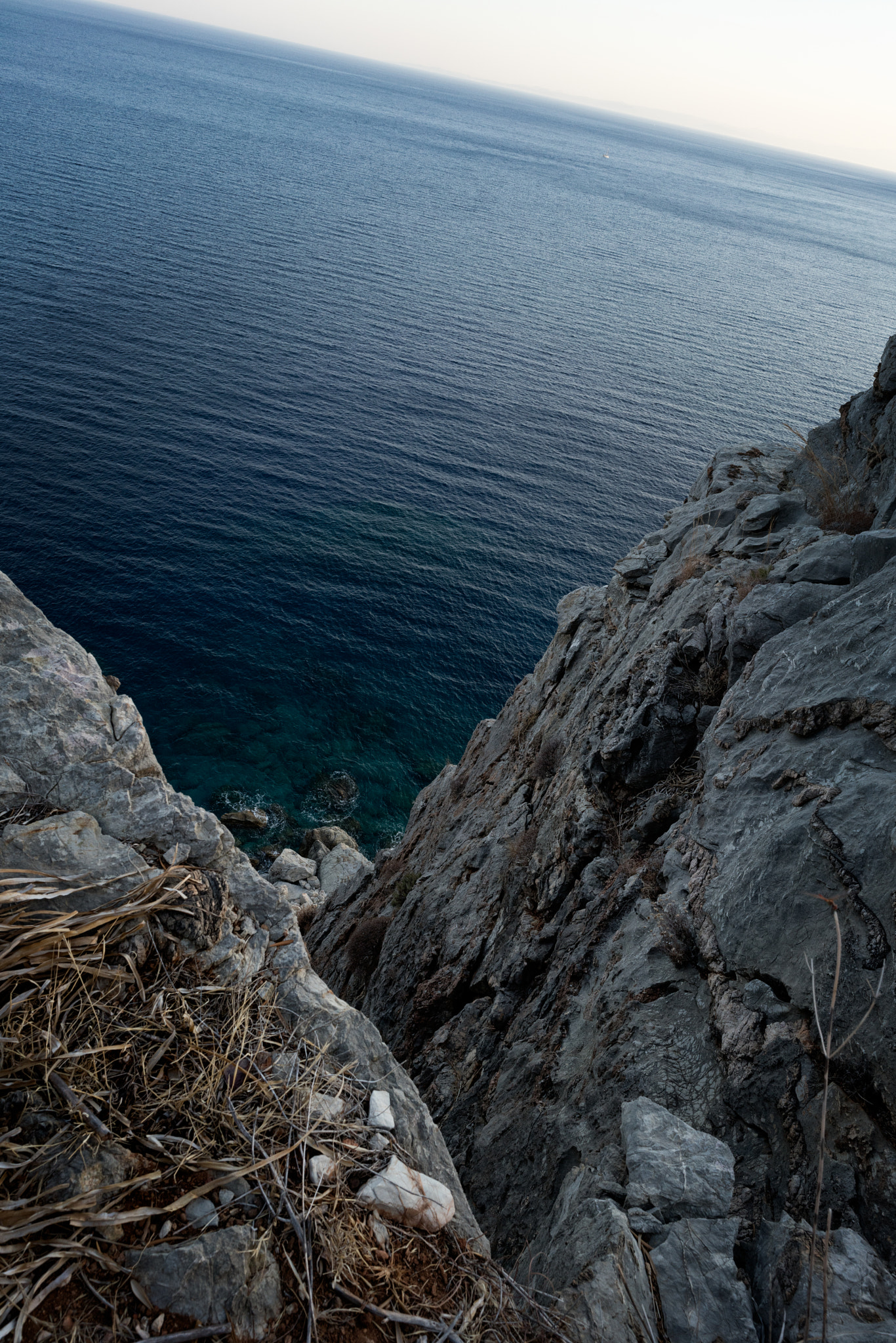 E 21mm F2.8 sample photo. Shifting to triangles photography