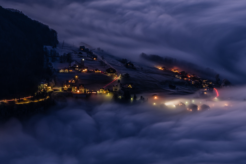Fujifilm X-Pro2 + Fujifilm XF 55-200mm F3.5-4.8 R LM OIS sample photo. Seelisberg during the blue hour at a foggy evening photography