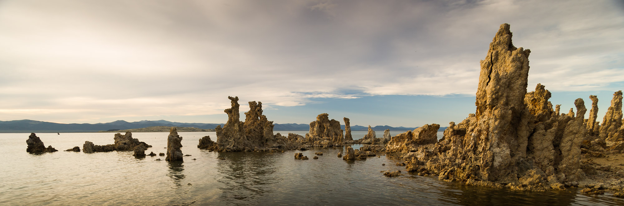 Sony Alpha DSLR-A850 + Minolta AF 17-35mm F2.8-4 (D) sample photo. Mono lake photography