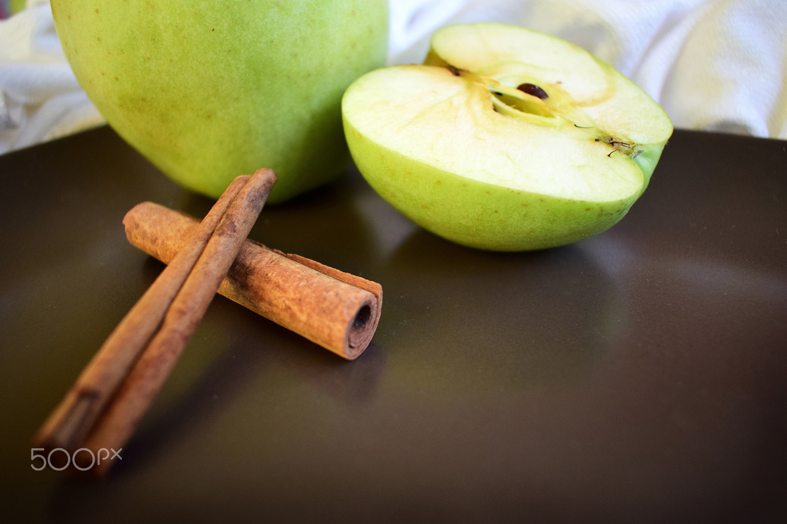 AF Zoom-Nikkor 28-80mm f/3.5-5.6D sample photo. Apple and cinnamon 2 photography