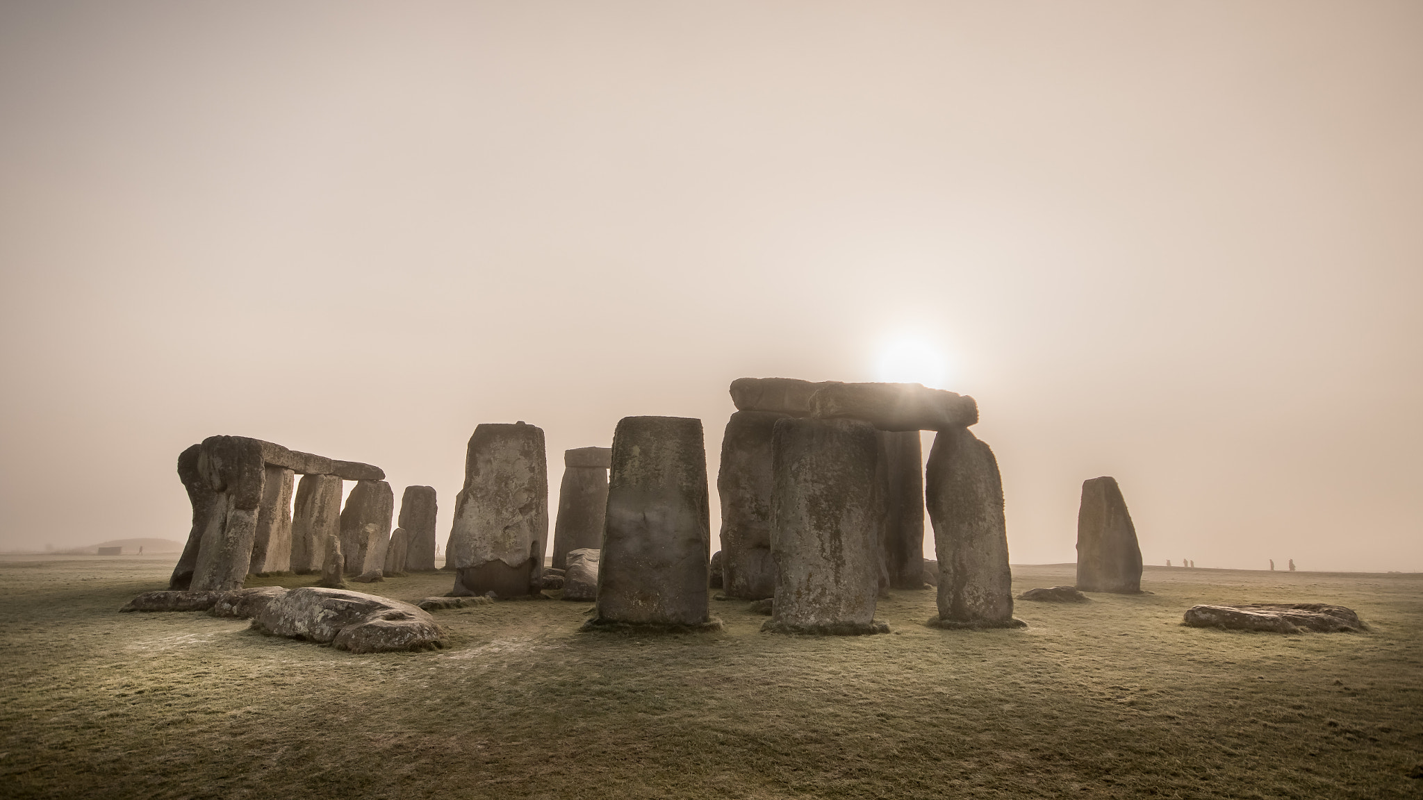 Sigma 10-20mm F4-5.6 EX DC HSM sample photo. Stonehenge on a foggy day. photography