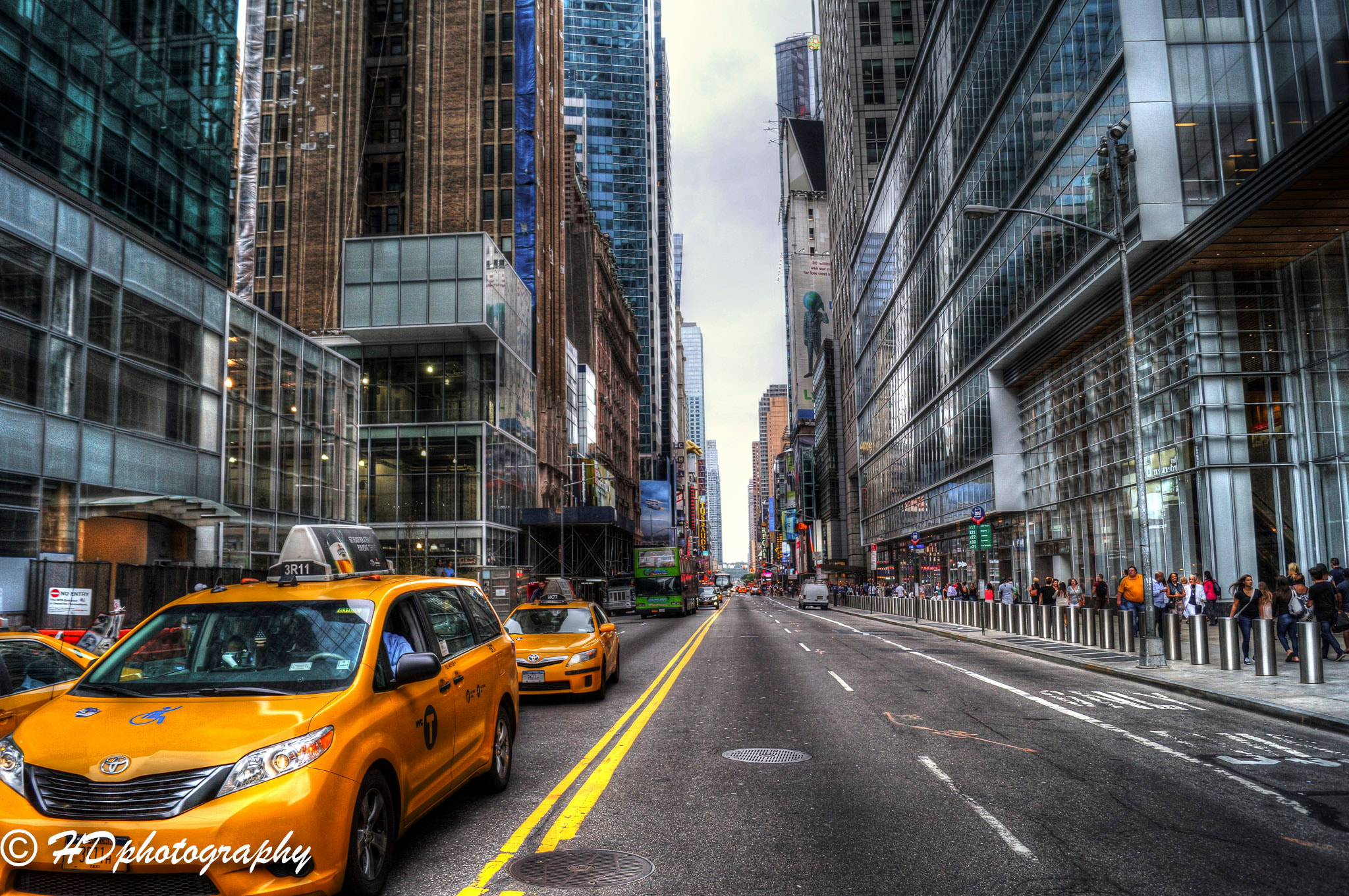 Sony DT 18-55mm F3.5-5.6 SAM II sample photo. Taxi | new york photography