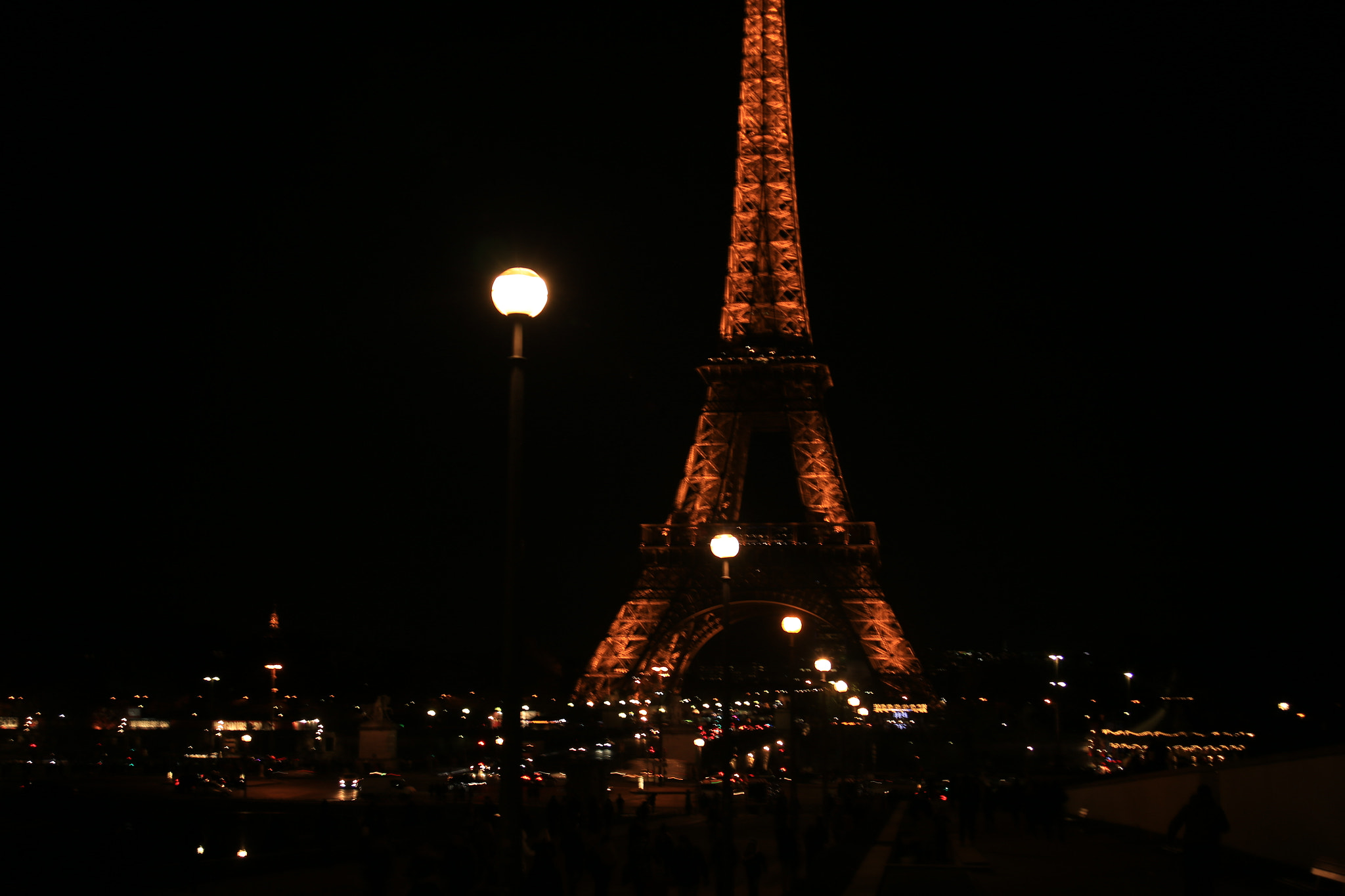 Canon EF 28-80mm f/3.5-5.6 USM sample photo. La tour eiffel photography