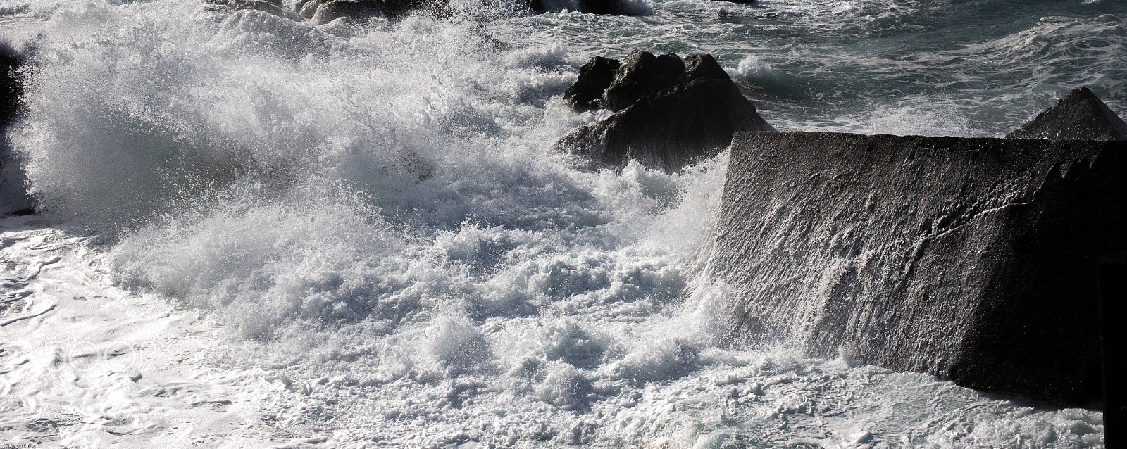 Nikon D3S + Nikon AF-S Nikkor 50mm F1.8G sample photo. Waves breaking on rock photography