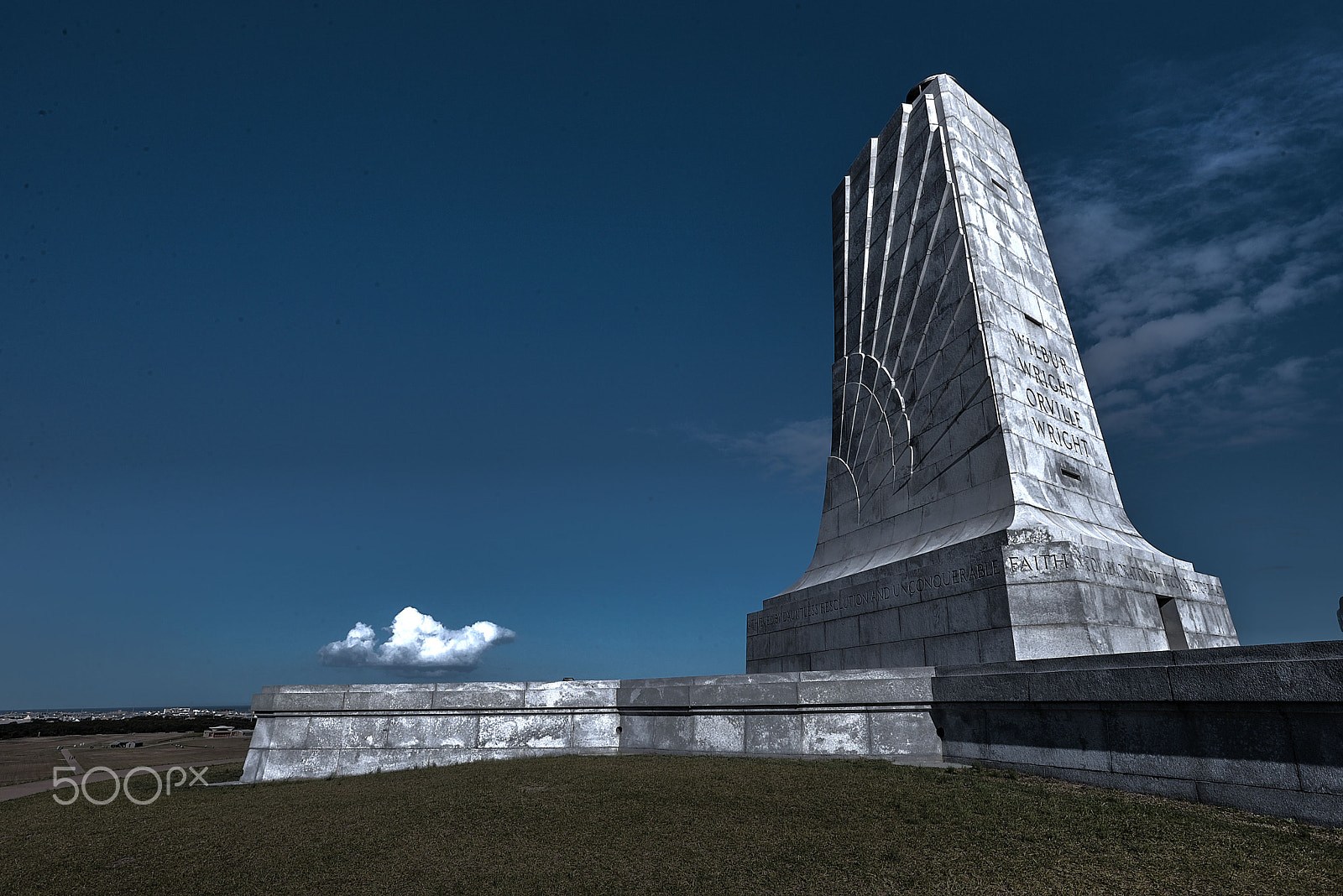 Nikon AF-S Nikkor 17-35mm F2.8D ED-IF sample photo. Wright brothers memorial blue sky photography