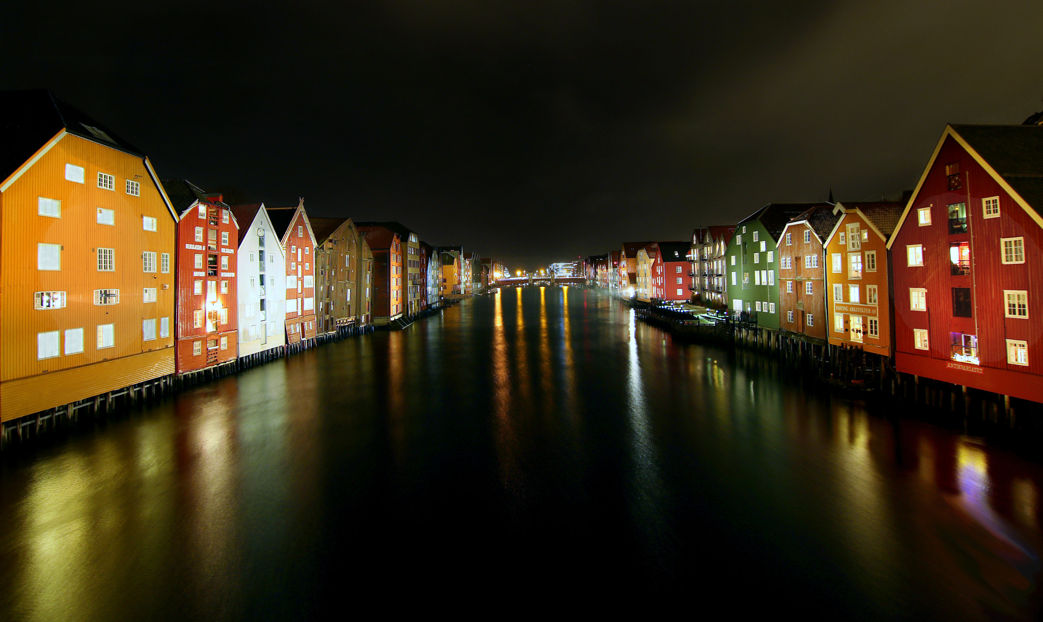 Canon EOS 760D (EOS Rebel T6s / EOS 8000D) sample photo. River town photography