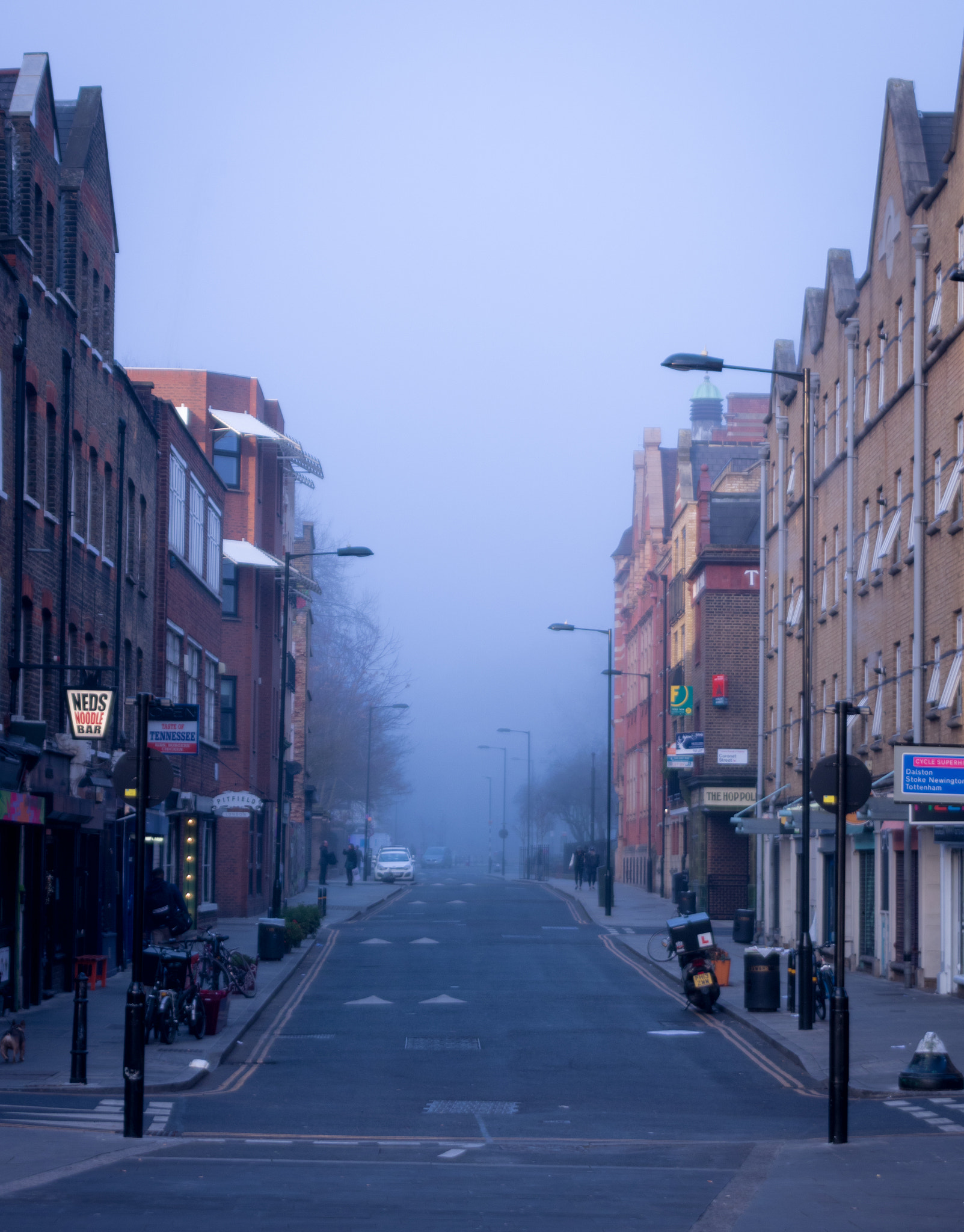 Canon EOS 750D (EOS Rebel T6i / EOS Kiss X8i) + Tamron AF 28-300mm F3.5-6.3 XR Di LD Aspherical (IF) Macro sample photo. Foggy street in shoreditch, london. photography