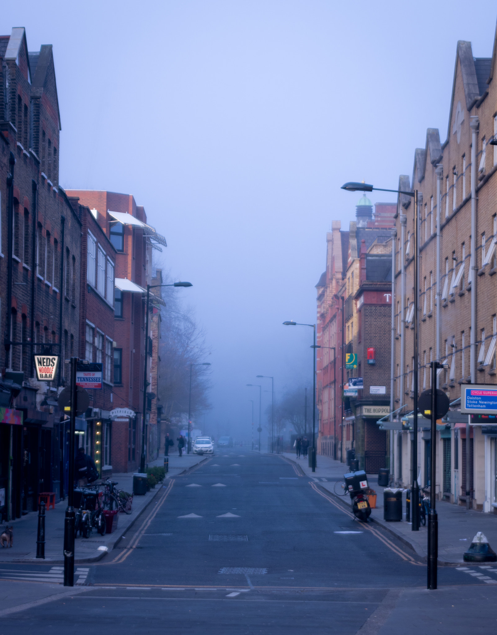 Canon EOS 750D (EOS Rebel T6i / EOS Kiss X8i) sample photo. Foggy street in shoreditch, london. photography