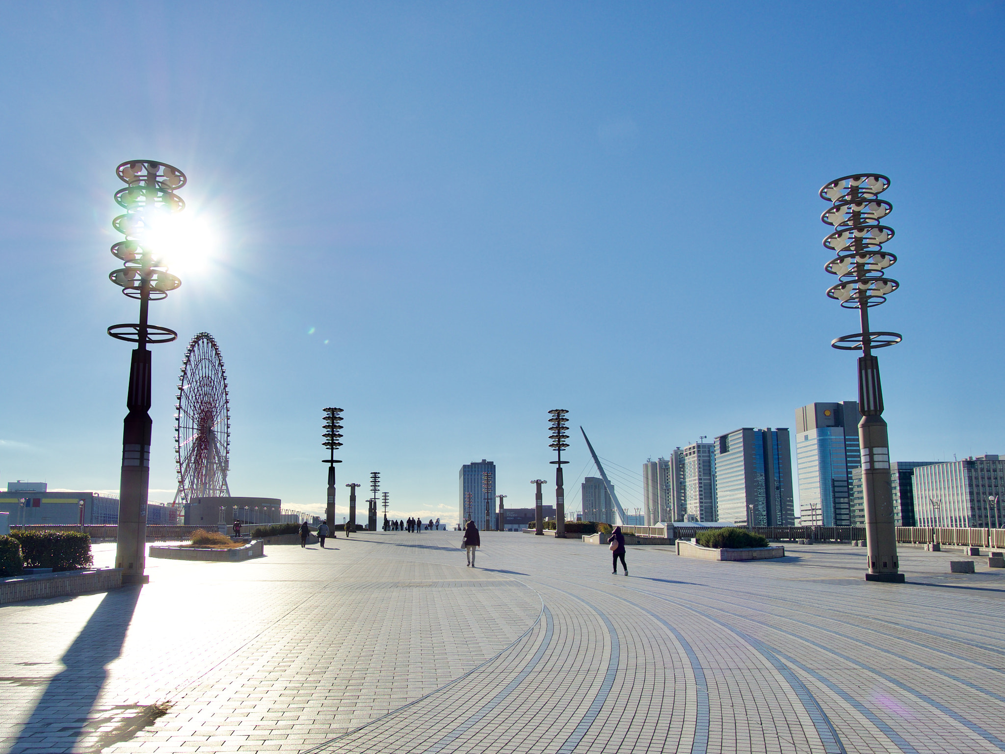 Olympus OM-D E-M5 II + Olympus M.Zuiko Digital ED 12-100mm F4.0 IS Pro sample photo. Odaiba dream bridge photography