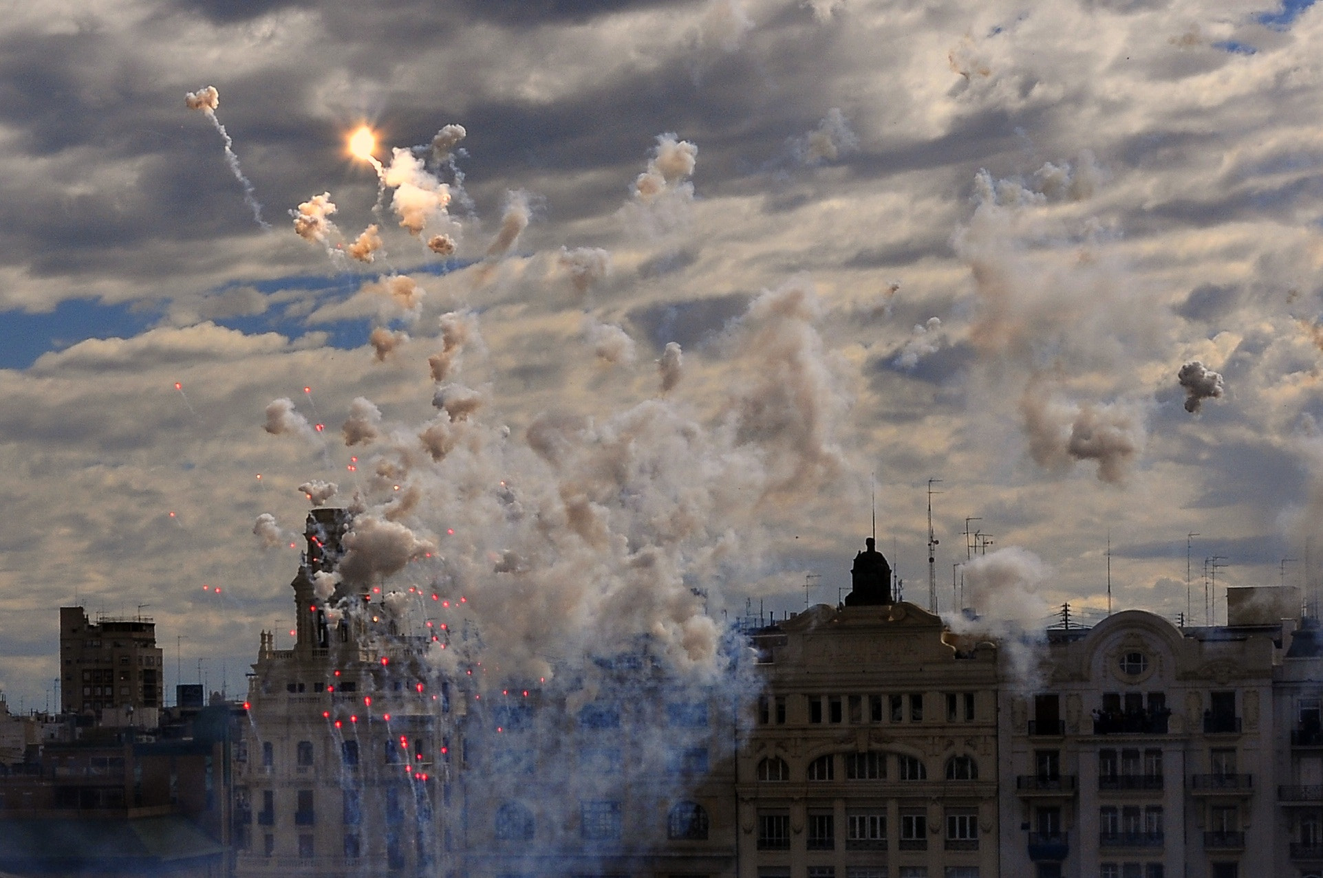 AF Zoom-Nikkor 28-80mm f/3.3-5.6G sample photo. Fireworks photography