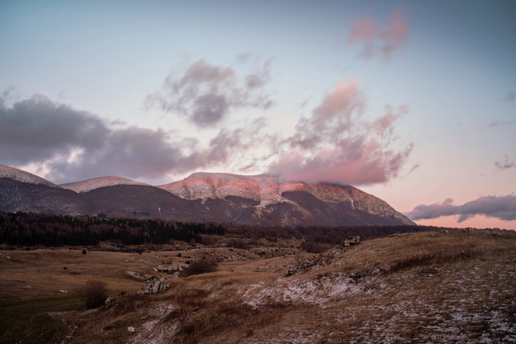 Nikon D800 + Nikon AF-S Nikkor 28mm F1.8G sample photo. Monte marsicano  photography