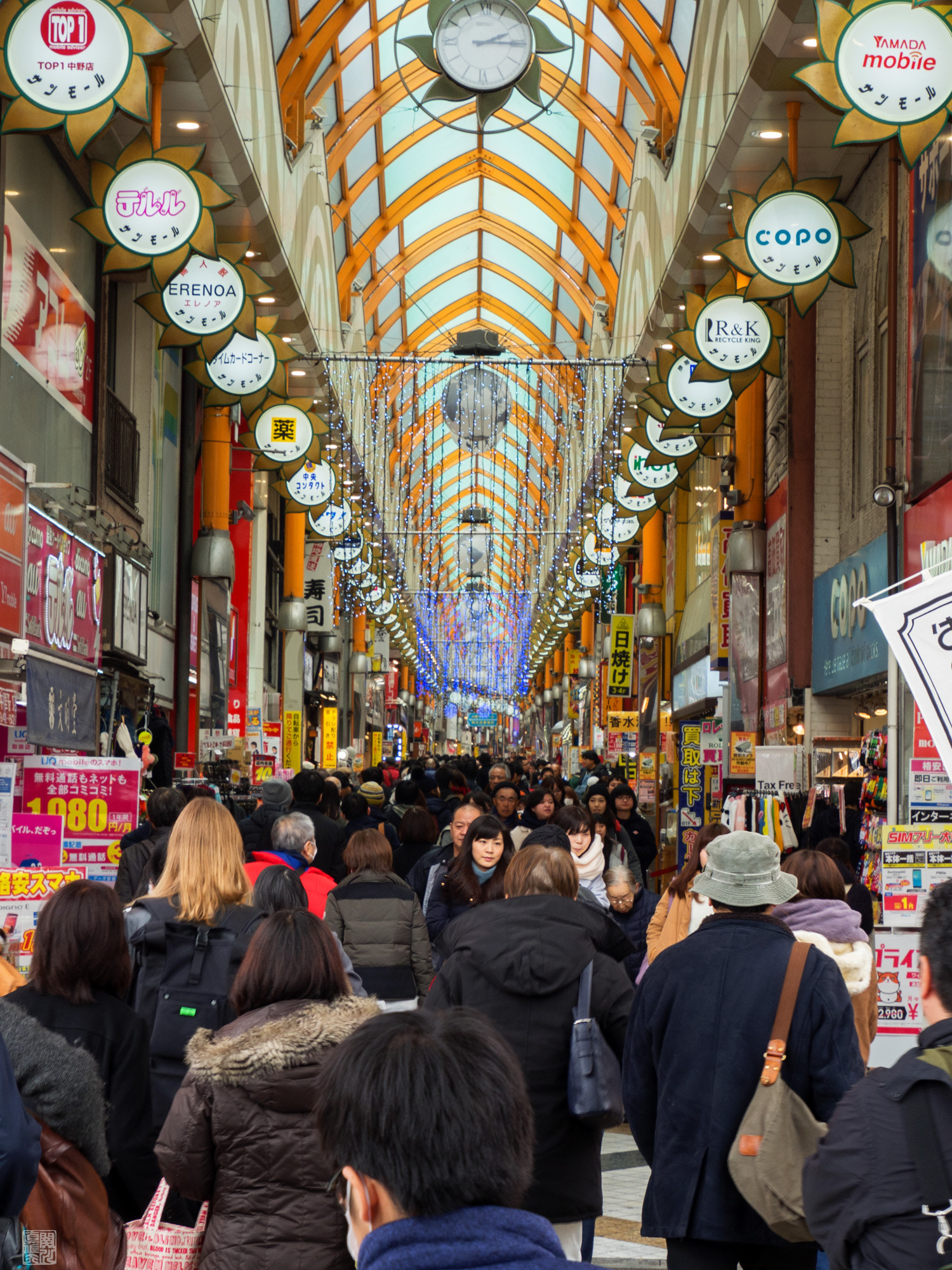 Olympus OM-D E-M10 II sample photo. Nakano sun mall shotengai photography