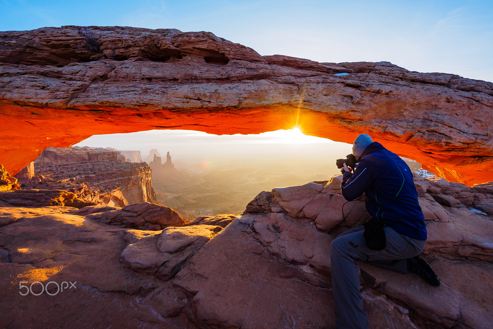 Olympus OM-D E-M1 + Panasonic Lumix G Vario 7-14mm F4 ASPH sample photo. Photographer at mesa arch / canyonlands np, usa photography