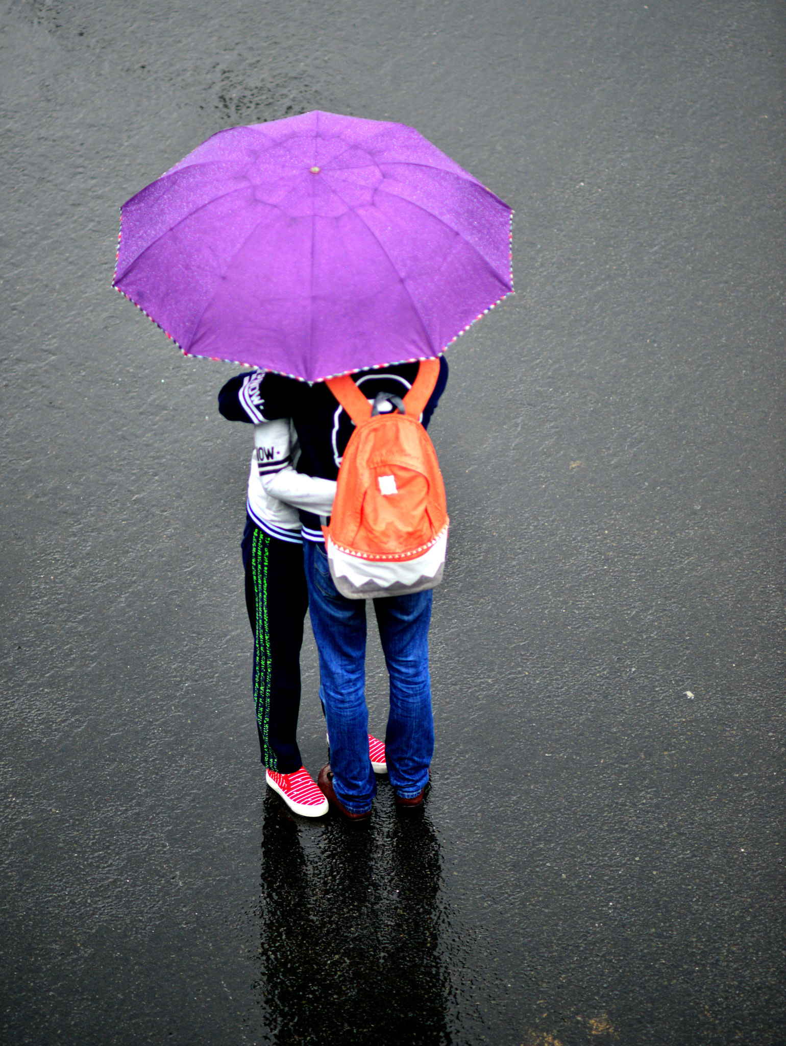 Nikon D800 + Nikon AF-S Nikkor 35mm F1.4G sample photo. Love makes rain or shine photography