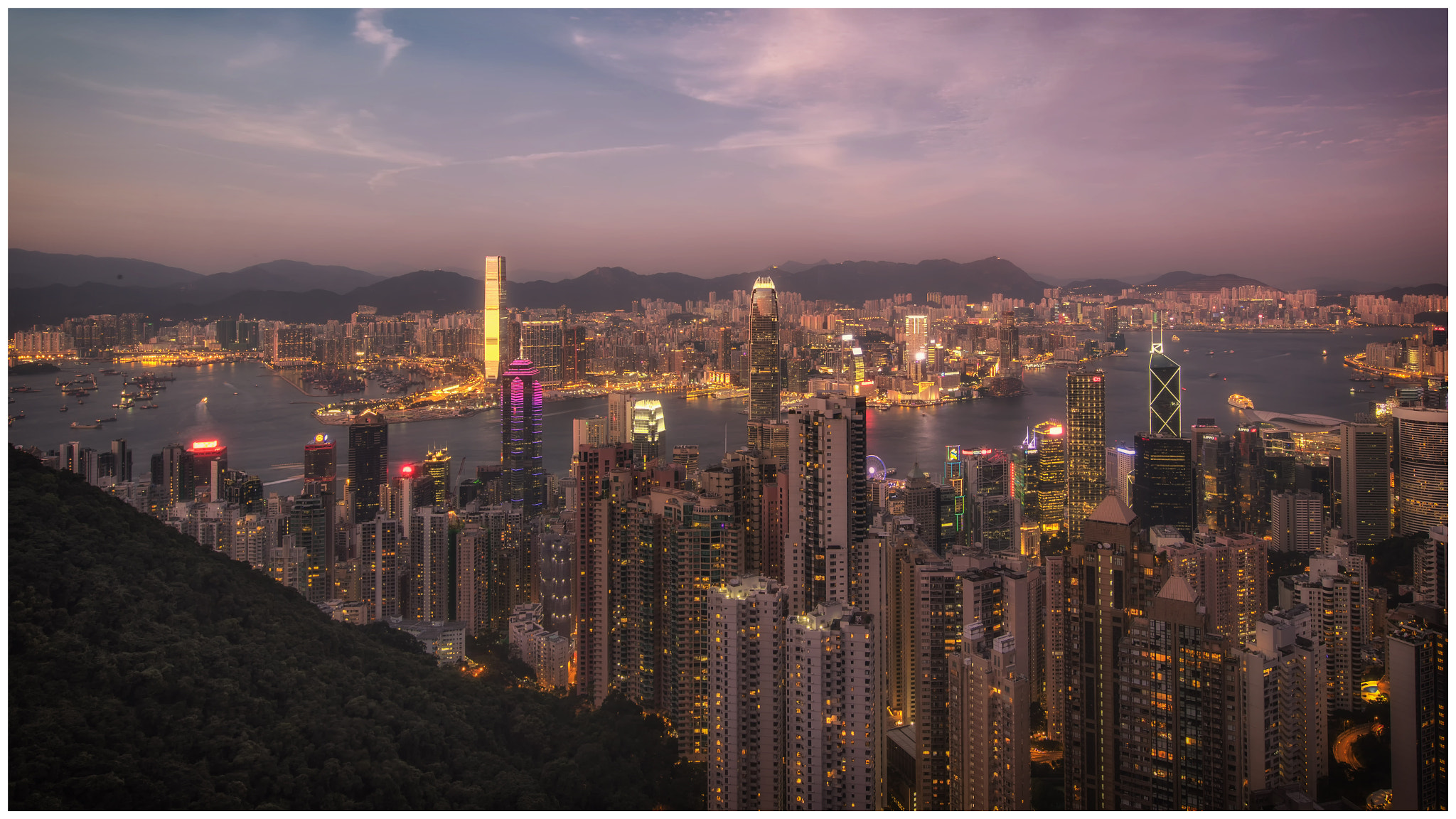 Canon EF 11-24mm F4L USM sample photo. Hong kong's night scene photography