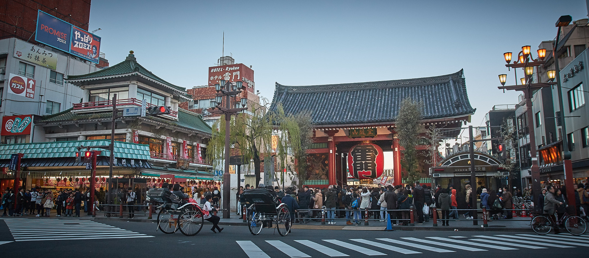 Canon EOS 70D + Canon EF 16-35mm F2.8L USM sample photo. Tokyo walk photography