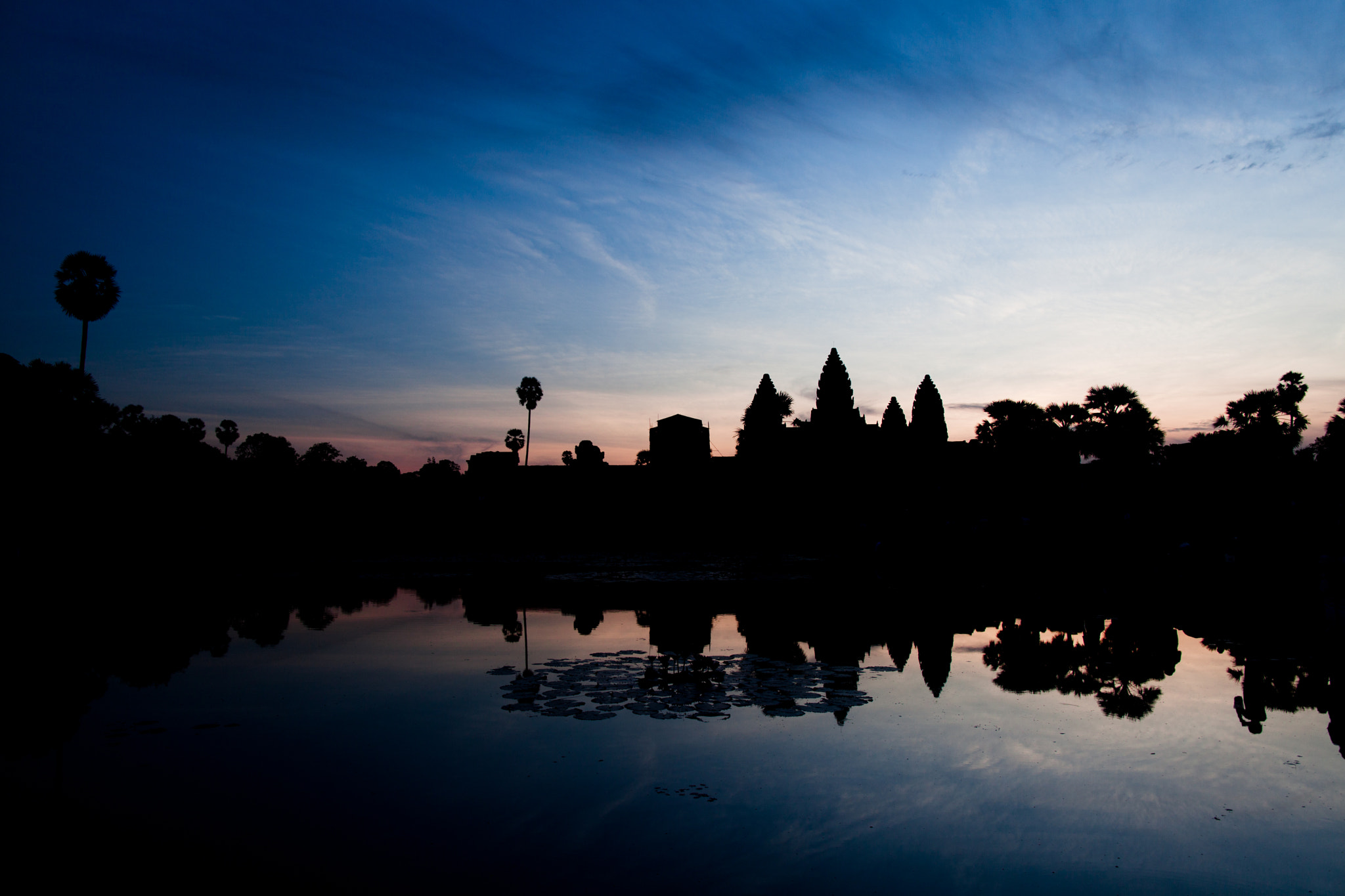 Canon EF 24mm F1.4L II USM sample photo. Angkor photography