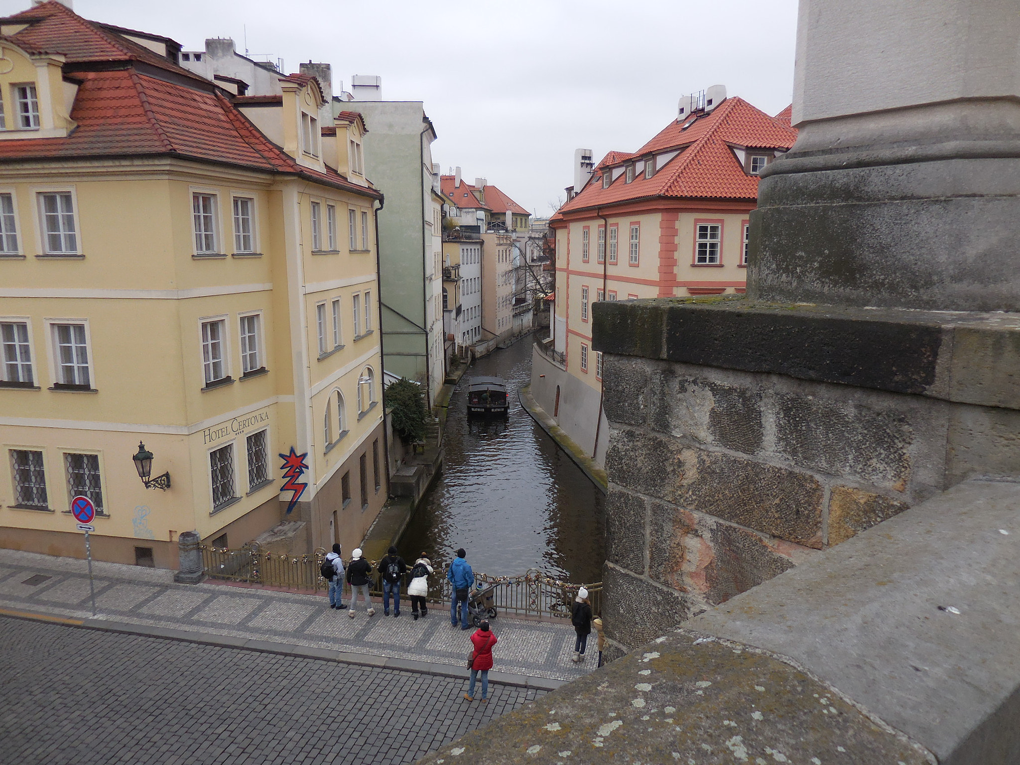 Nikon Coolpix S6800 sample photo. Prague photography