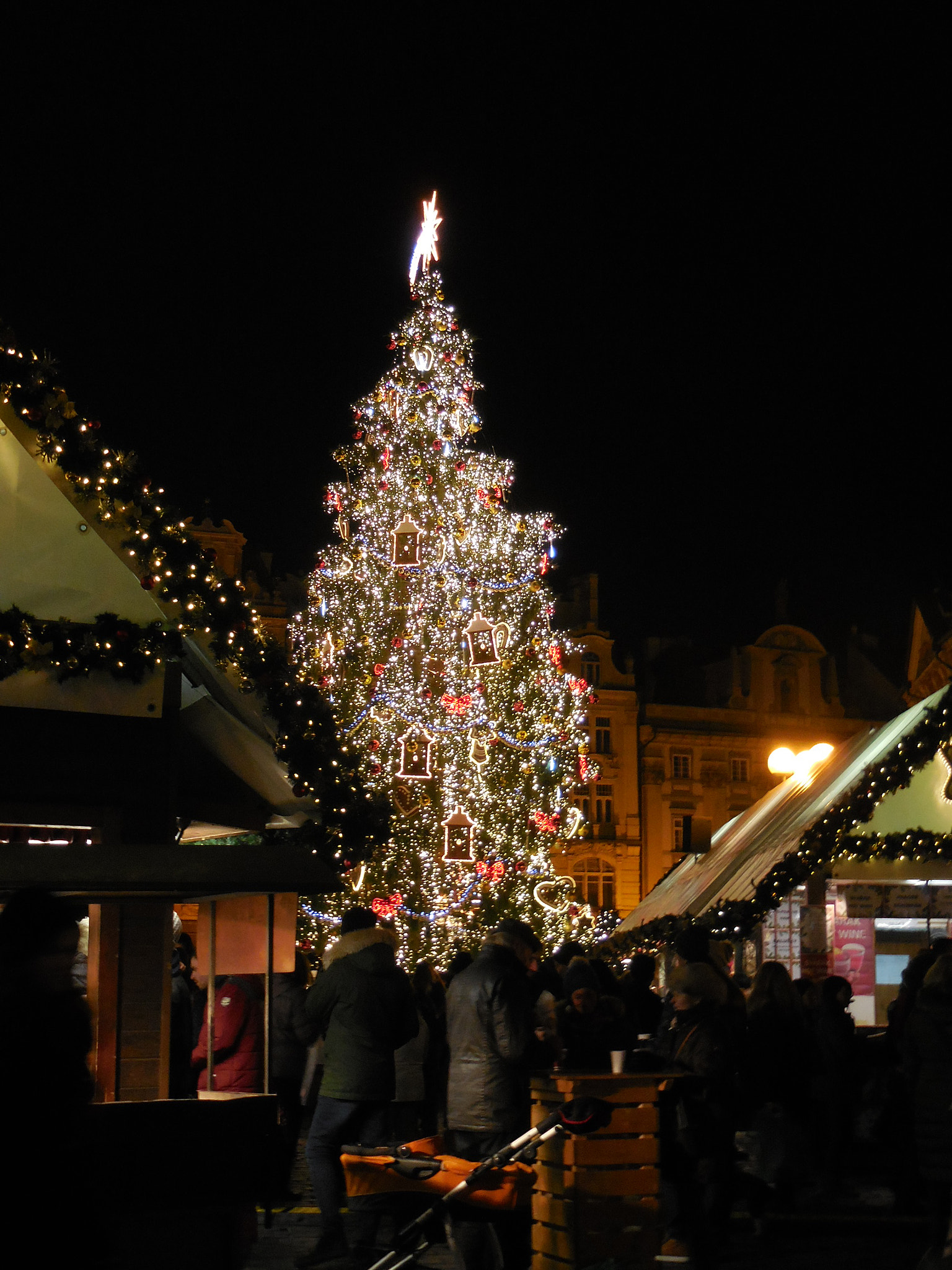 Nikon Coolpix S6800 sample photo. Prague-old town square photography