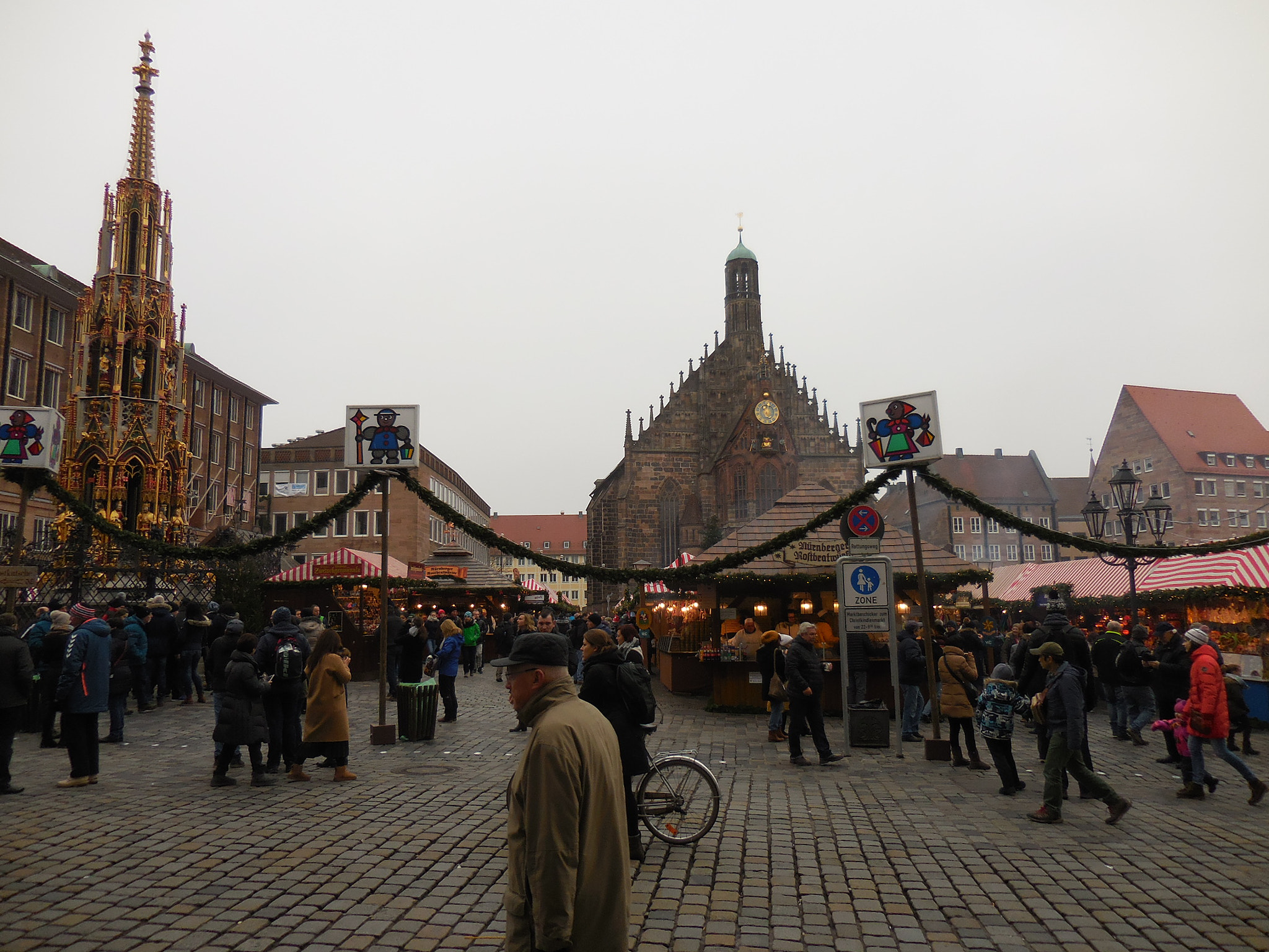 Nikon Coolpix S6800 sample photo. Nuremberg-hauptmarkt photography