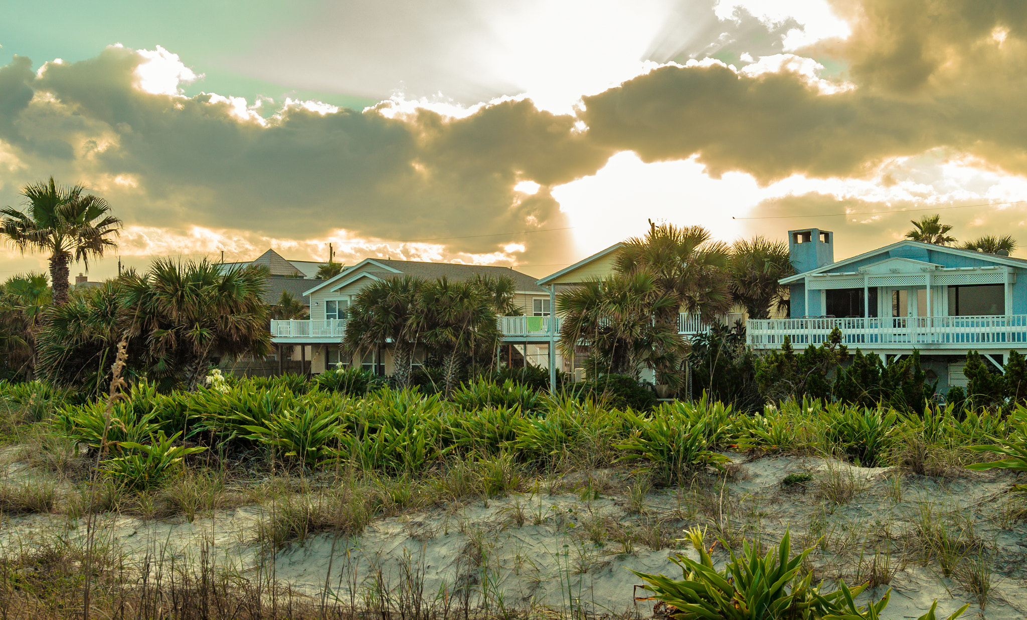 Nikon AF-S Nikkor 18-35mm F3.5-4.5G ED sample photo. Beach homes photography