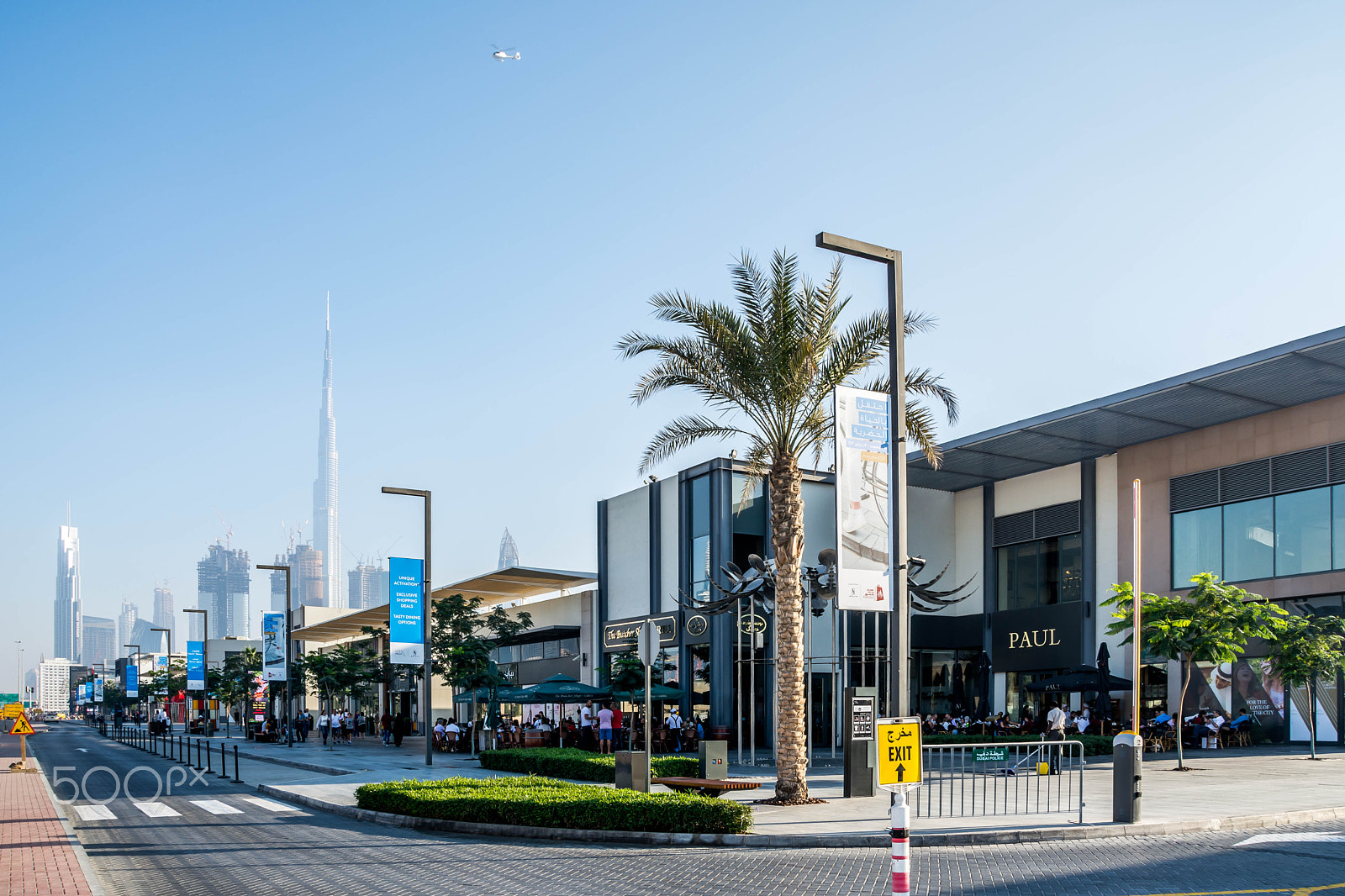 Sigma 18-200mm F3.5-6.3 II DC OS HSM sample photo. City walk photography