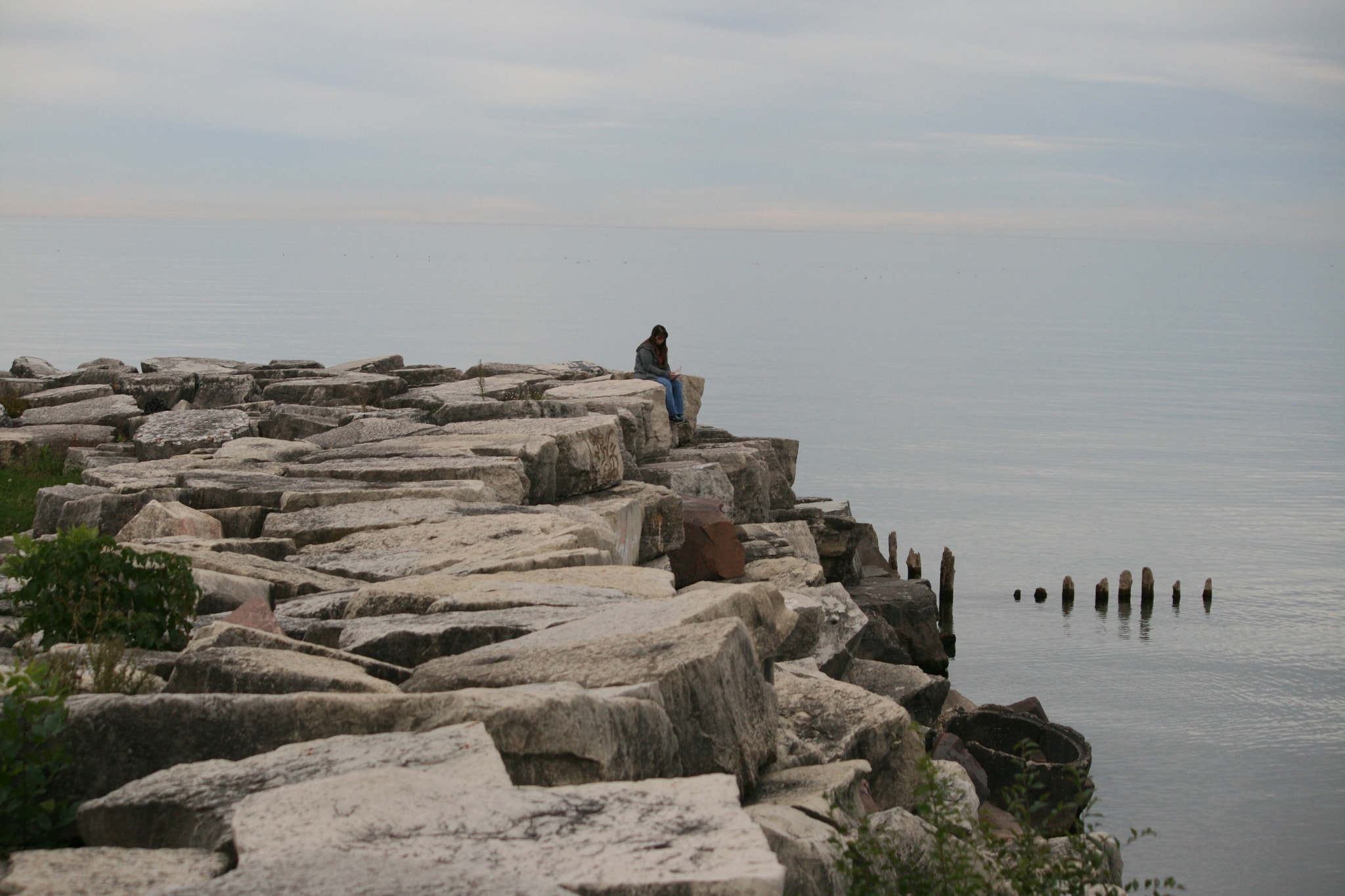 Canon EF-S 55-250mm F4-5.6 IS sample photo. Reading by the lake photography