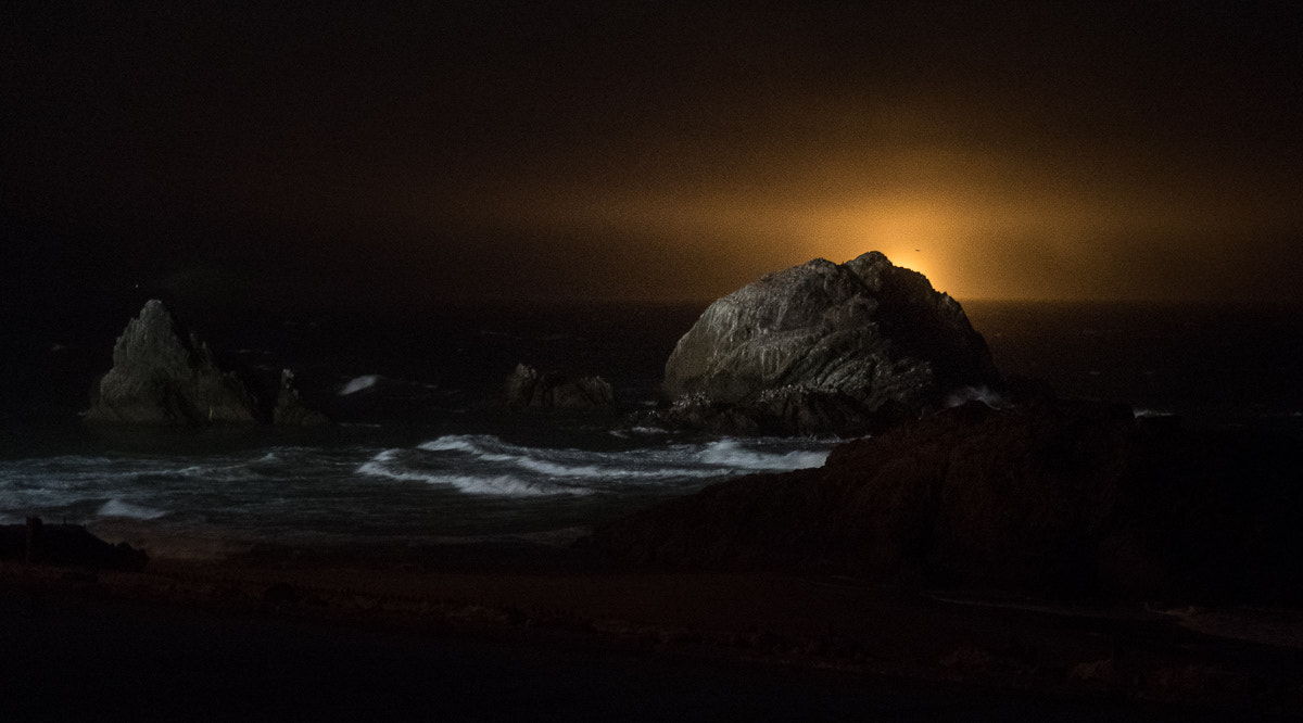 Panasonic Lumix DMC-GM5 + Panasonic Lumix G 42.5mm F1.7 ASPH Power OIS sample photo. Seal rocks at night photography