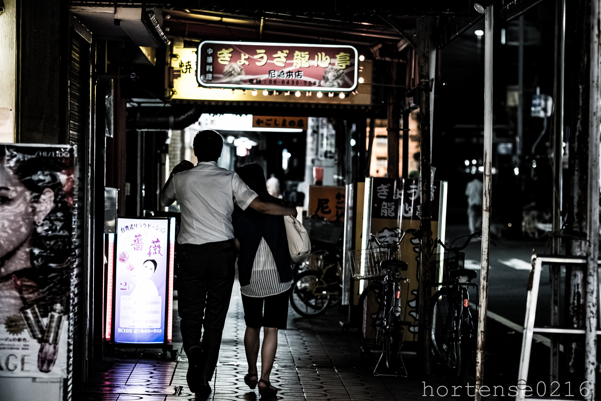 Fujifilm X-Pro2 + Fujifilm XF 90mm F2 R LM WR sample photo. Couple at the night photography