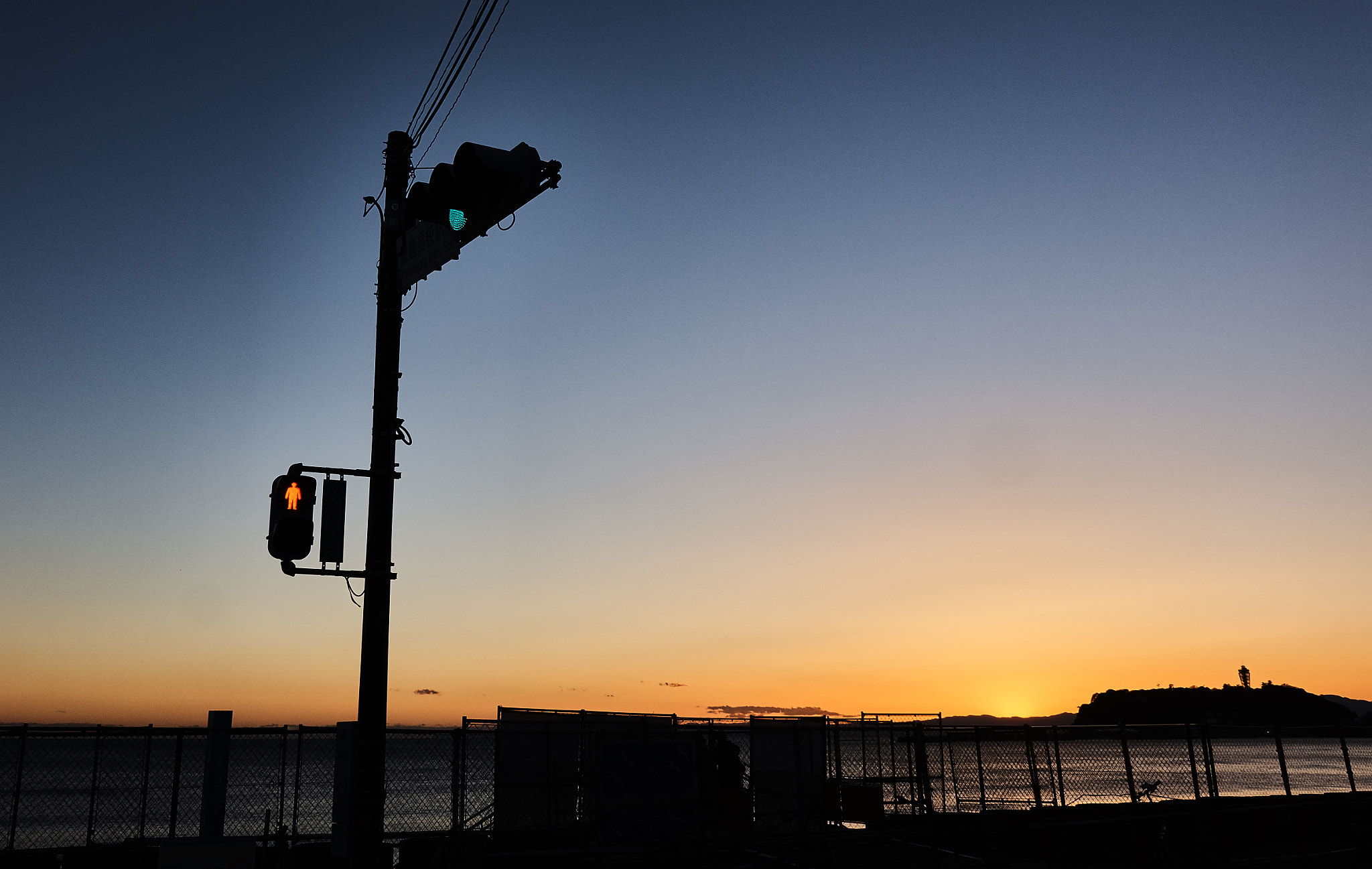 Sony Cyber-shot DSC-RX10 sample photo. Sunset with traffic signal photography