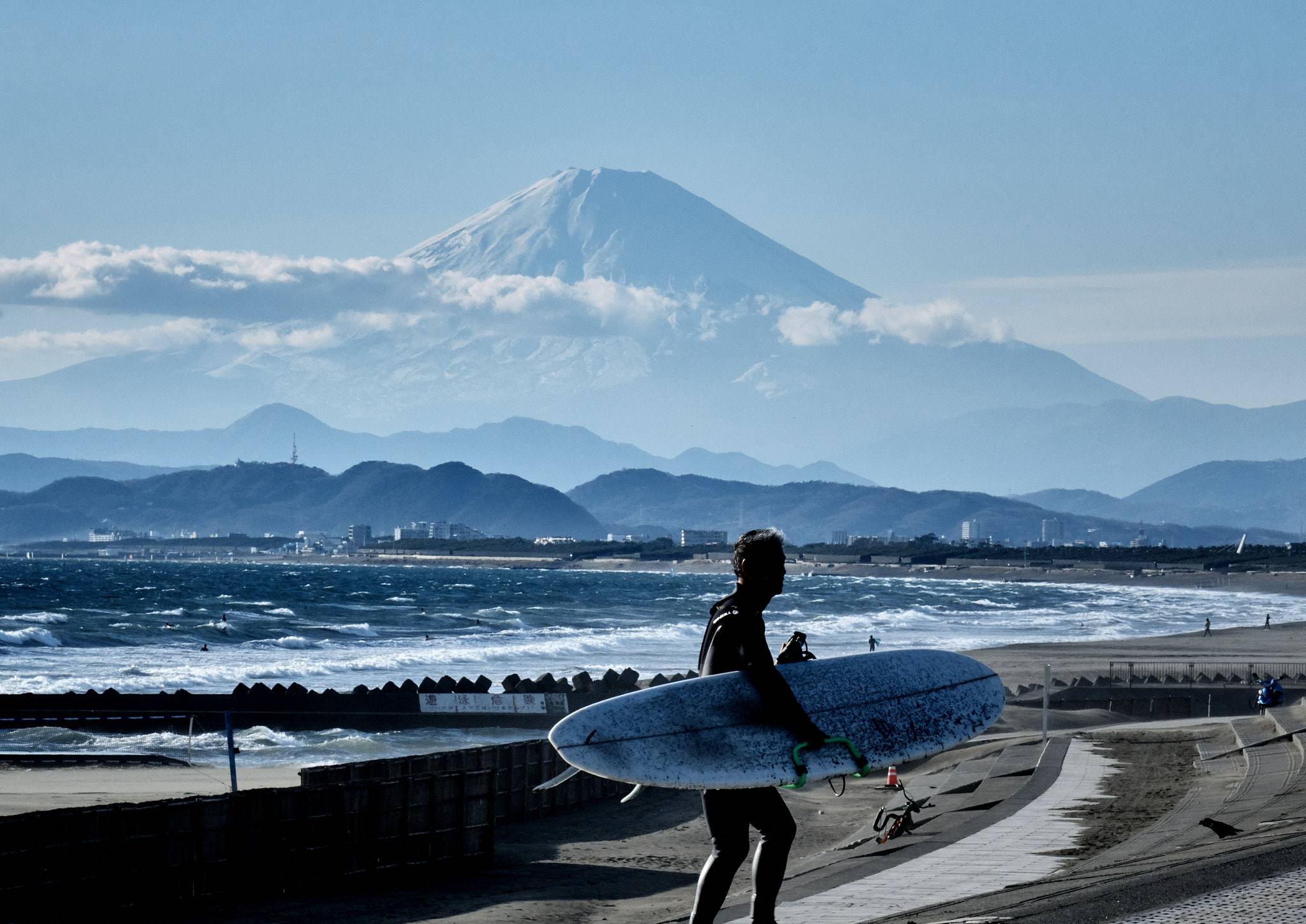 Sony Cyber-shot DSC-RX10 + Sony Cyber-shot DSC-RX10 sample photo. Winter surfer photography