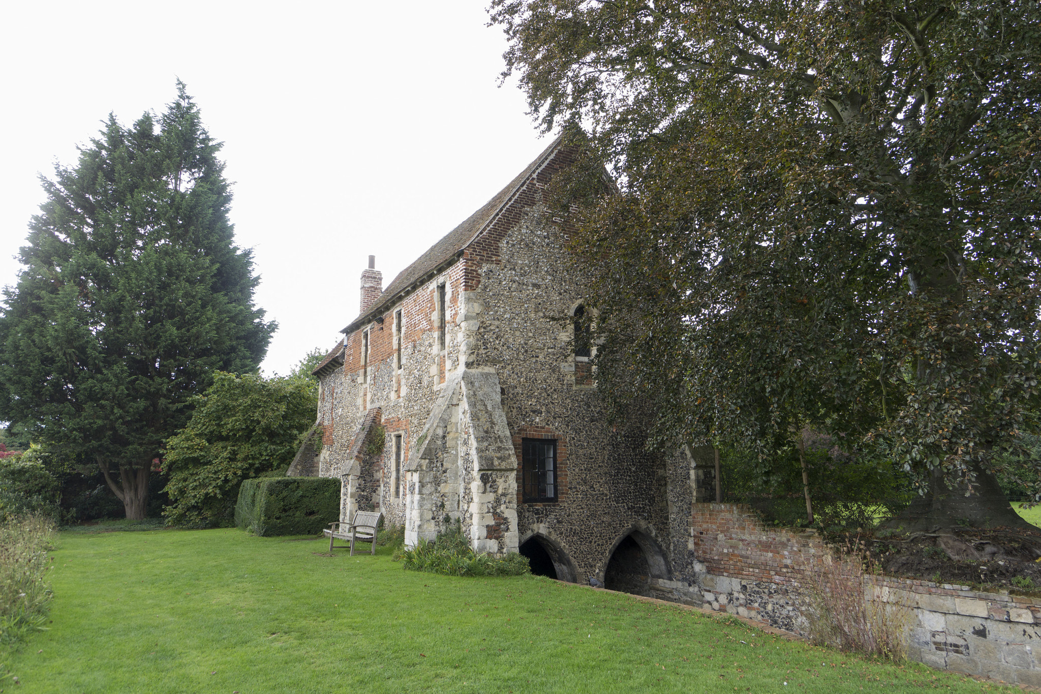 Sony Alpha NEX-7 + Sony E 10-18mm F4 OSS sample photo. Greyfriars chapel - canterbury photography