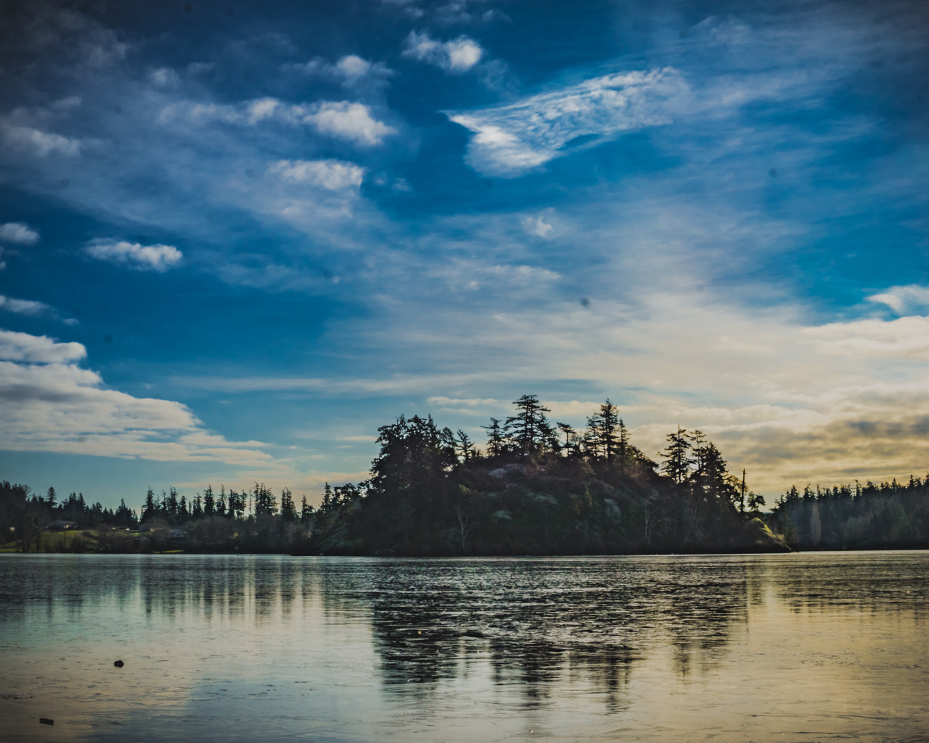 Sony FE 28mm F2 sample photo. Lake near deception pass photography