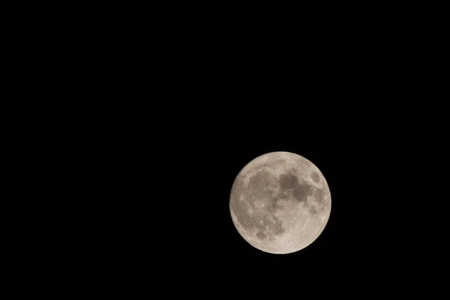 EF75-300mm f/4-5.6 sample photo. Full moon photography