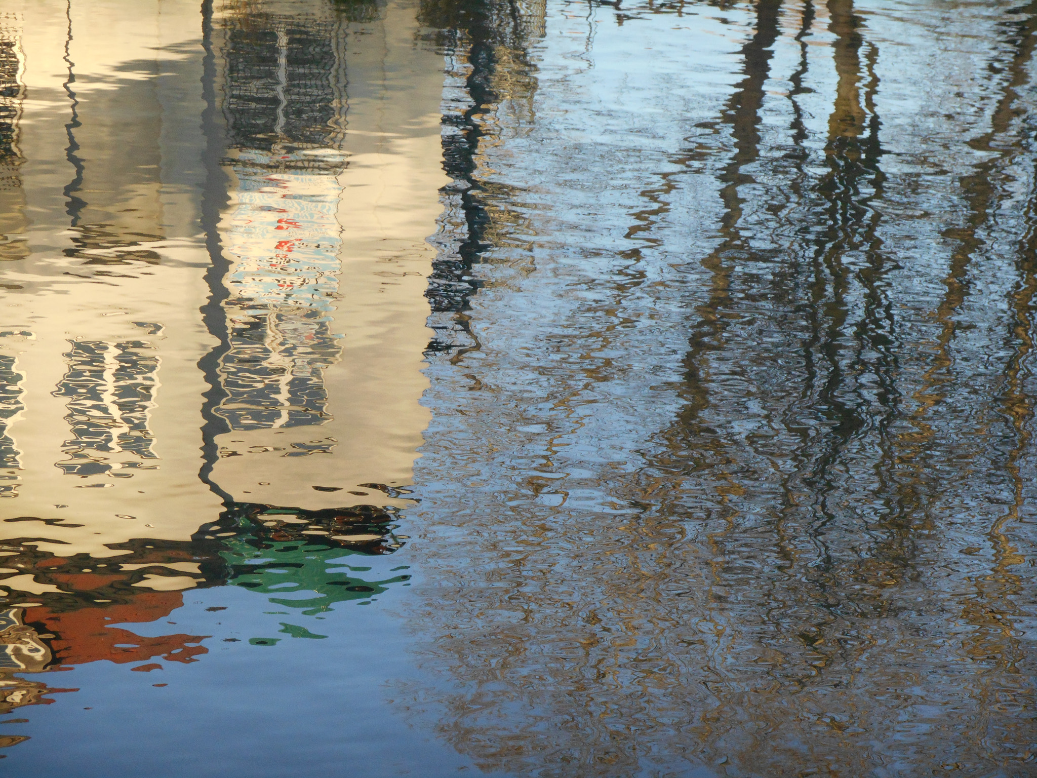Nikon COOLPIX S3400 sample photo. Reflections in the spree photography