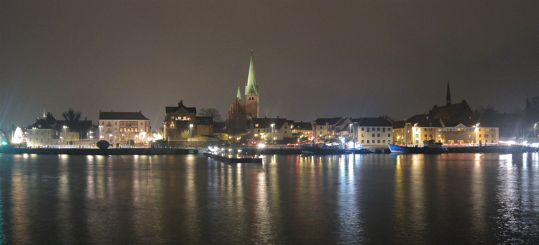 Nikon 1 S1 sample photo. Harbour at night... photography