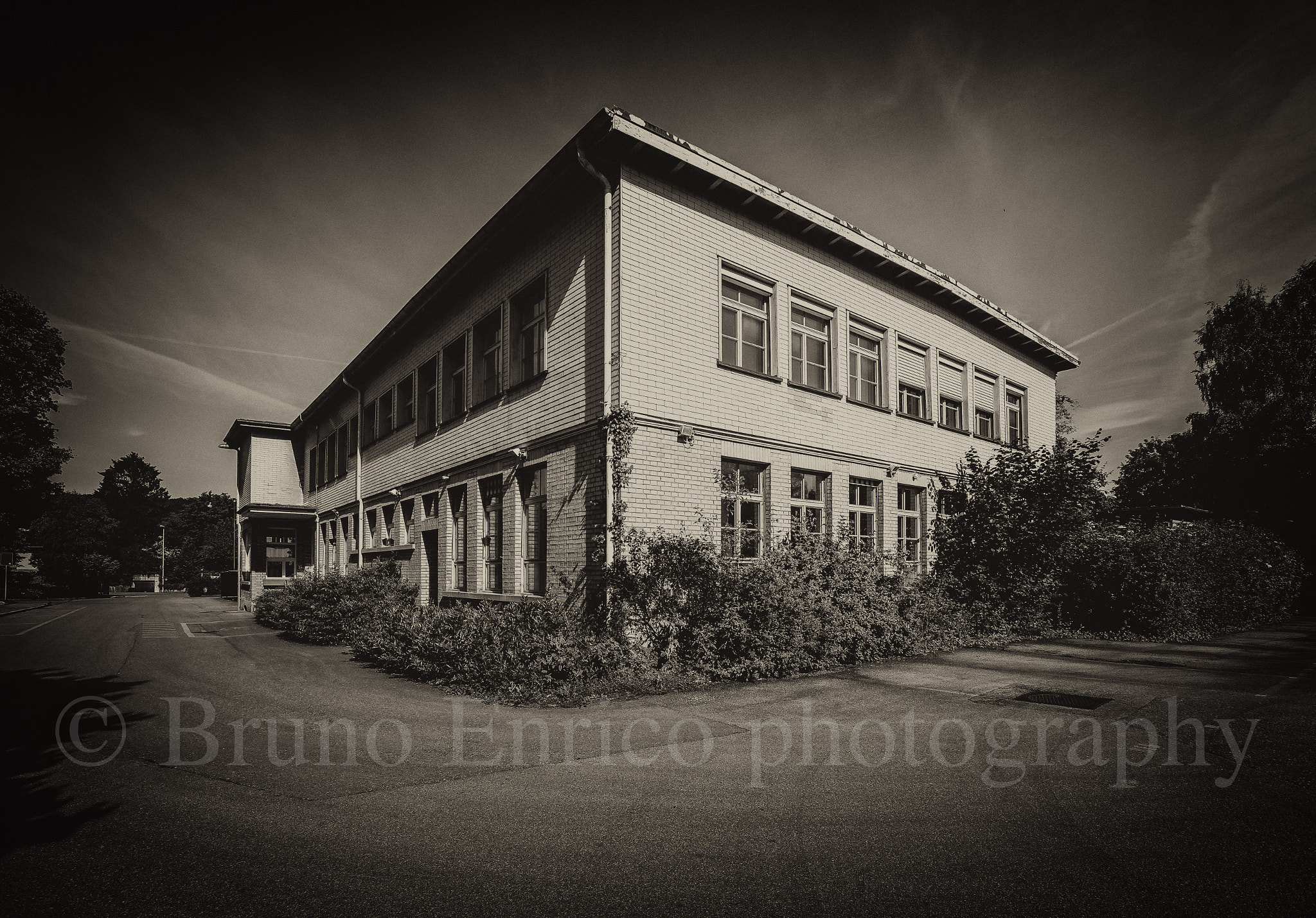 Sony a99 II + Sony Vario-Sonnar T* 16-35mm F2.8 ZA SSM sample photo. Old factory office photography