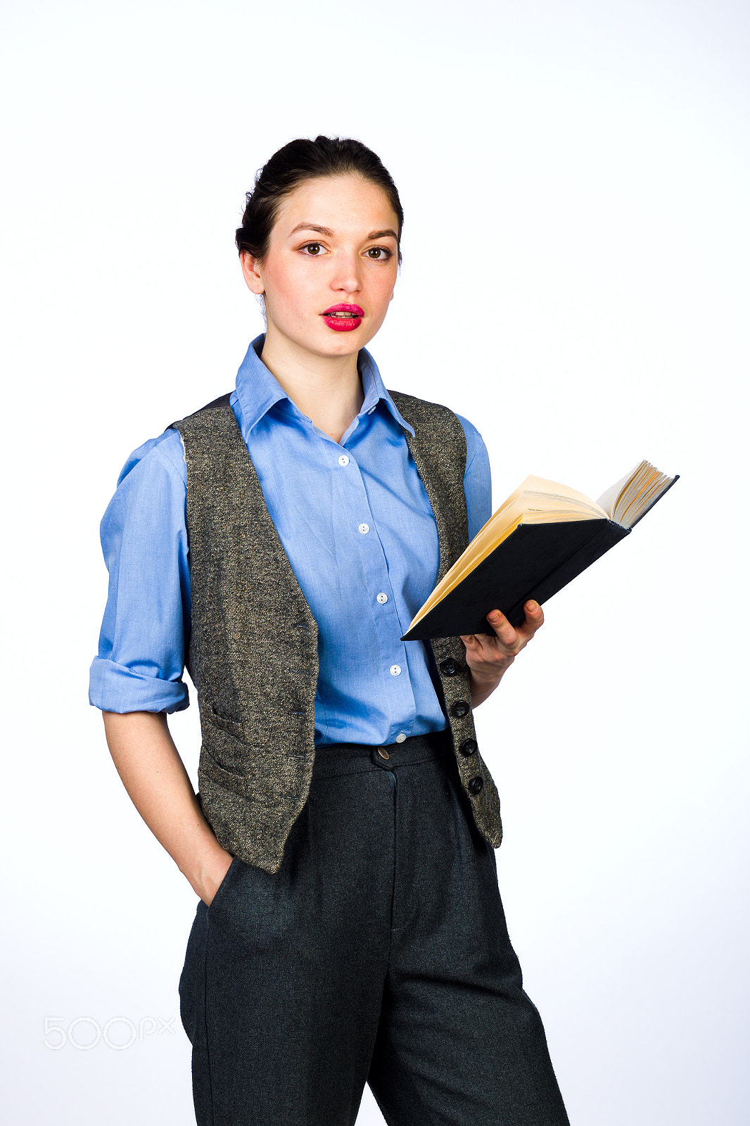 Canon EOS-1D Mark IV sample photo. Young girl with books photography