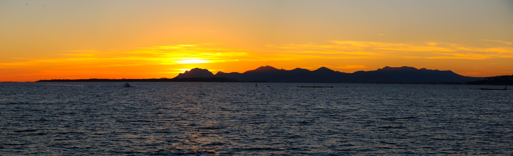 Canon EF-S 17-85mm F4-5.6 IS USM sample photo. Sunset on esterel photography