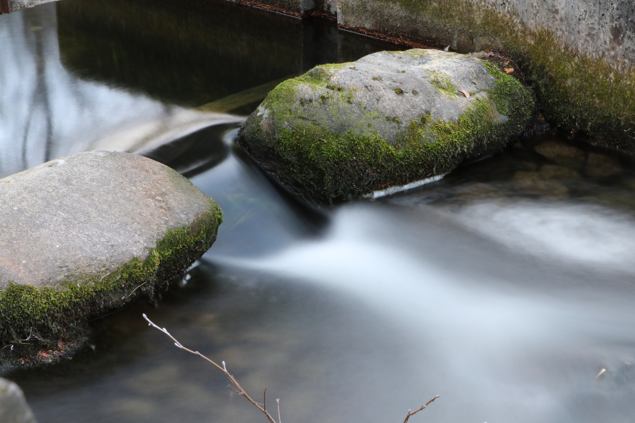 Canon EOS 80D + Canon EF 24-70mm F2.8L USM sample photo. Rock and river photography