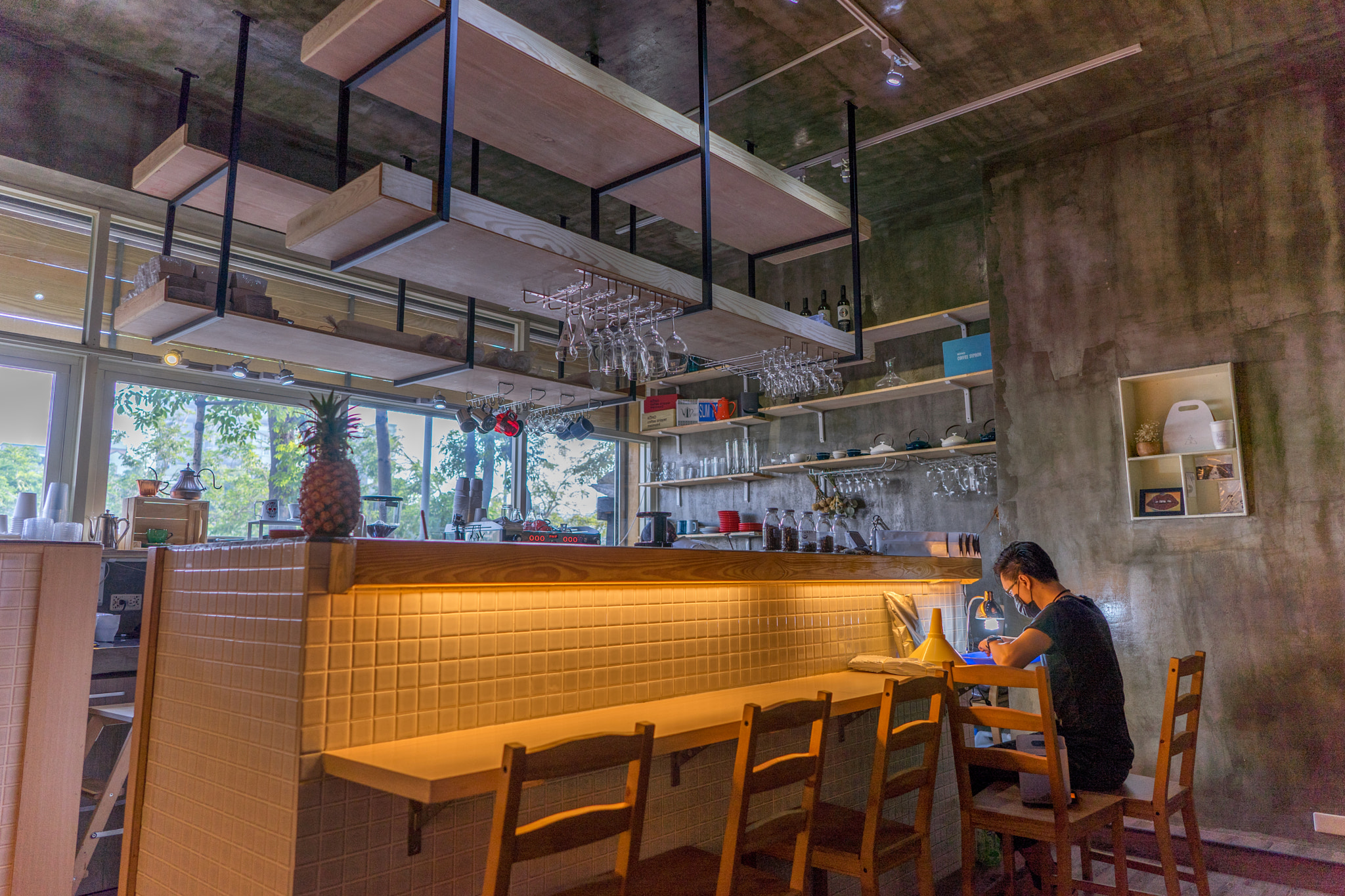 ZEISS Batis 25mm F2 sample photo. Favorite café photography