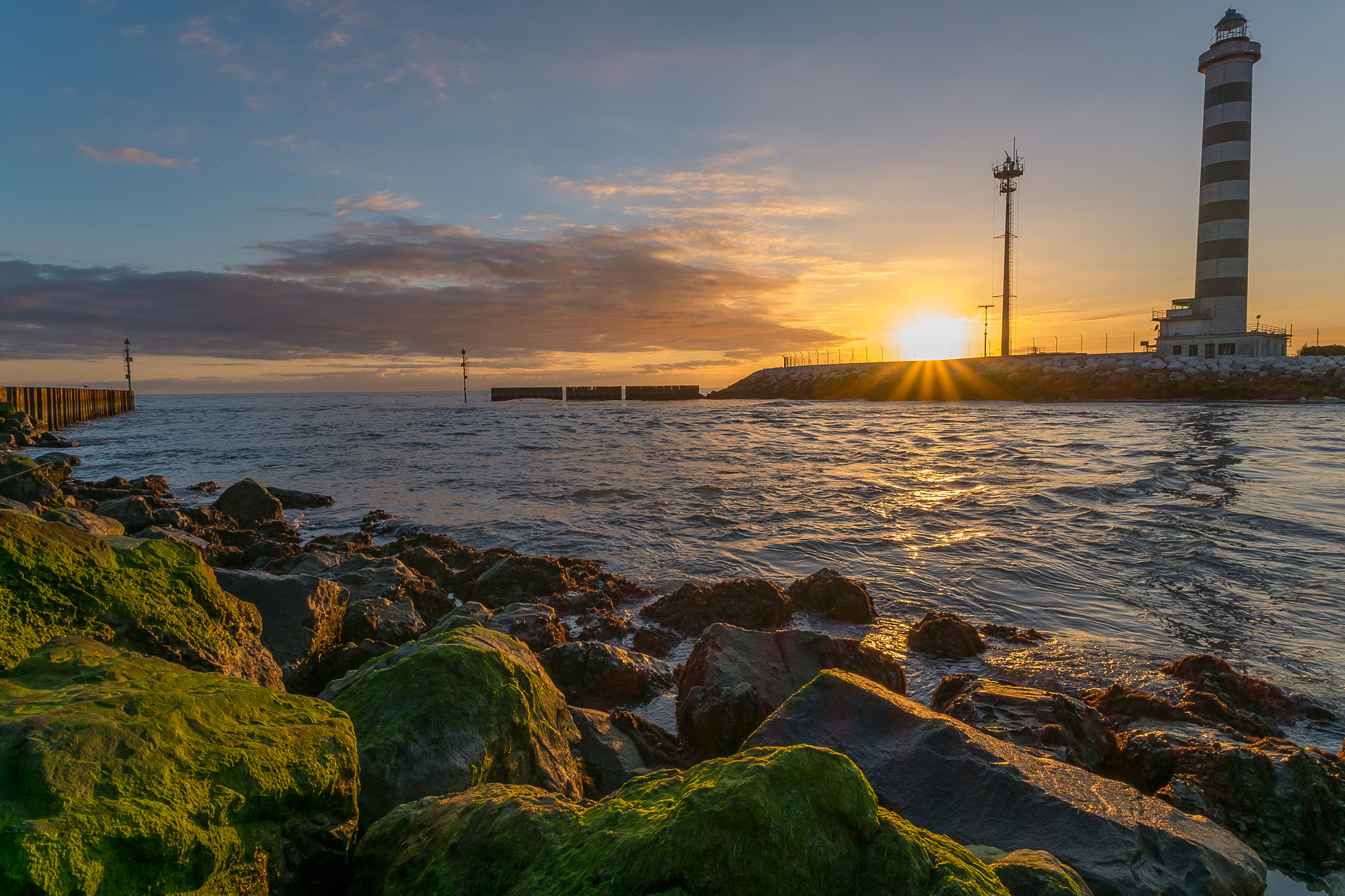 Fujifilm X-M1 + Fujifilm XF 10-24mm F4 R OIS sample photo. In search of sunset photography