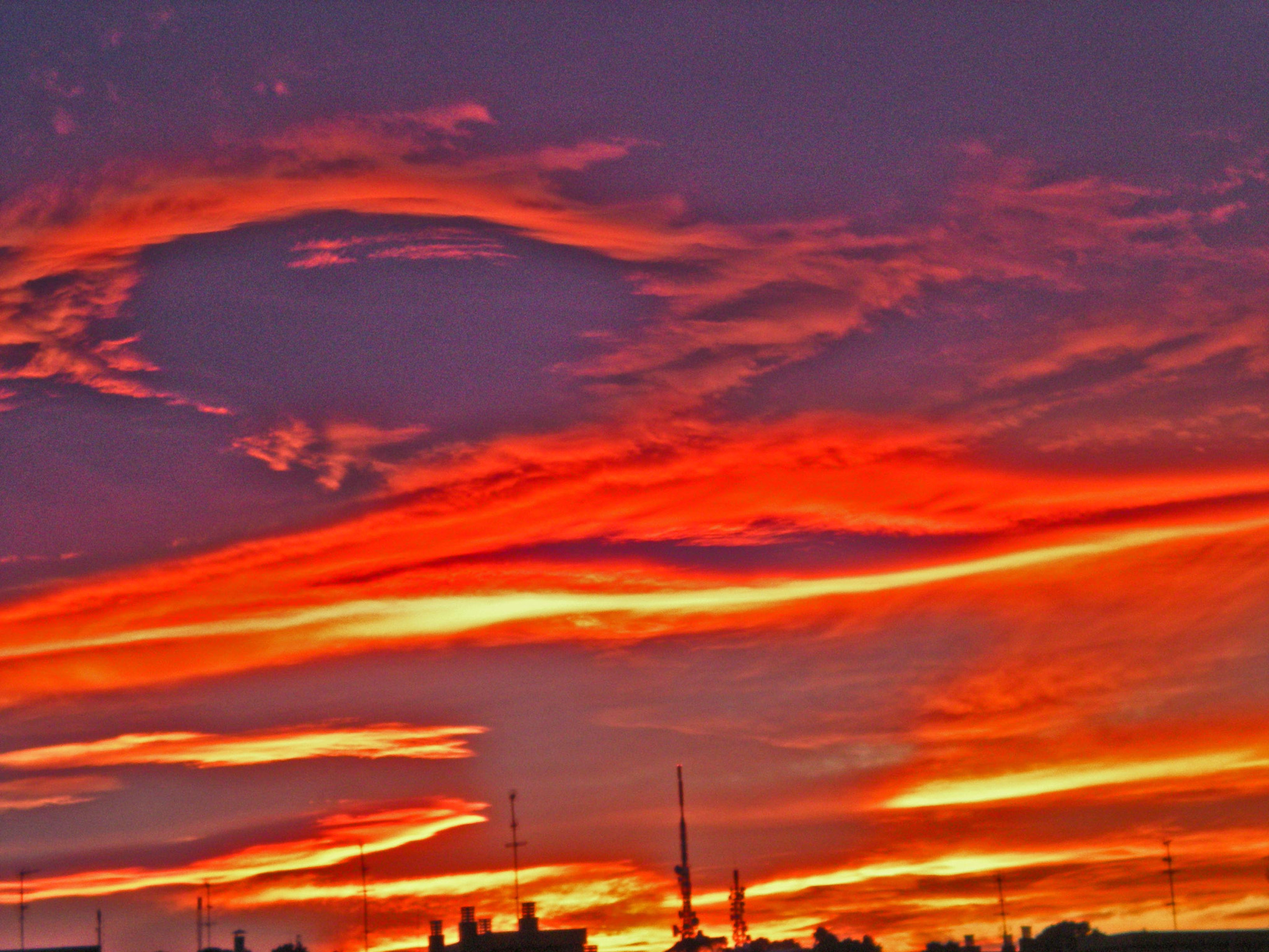 Nikon Coolpix S210 sample photo. Nubes rojas. photography