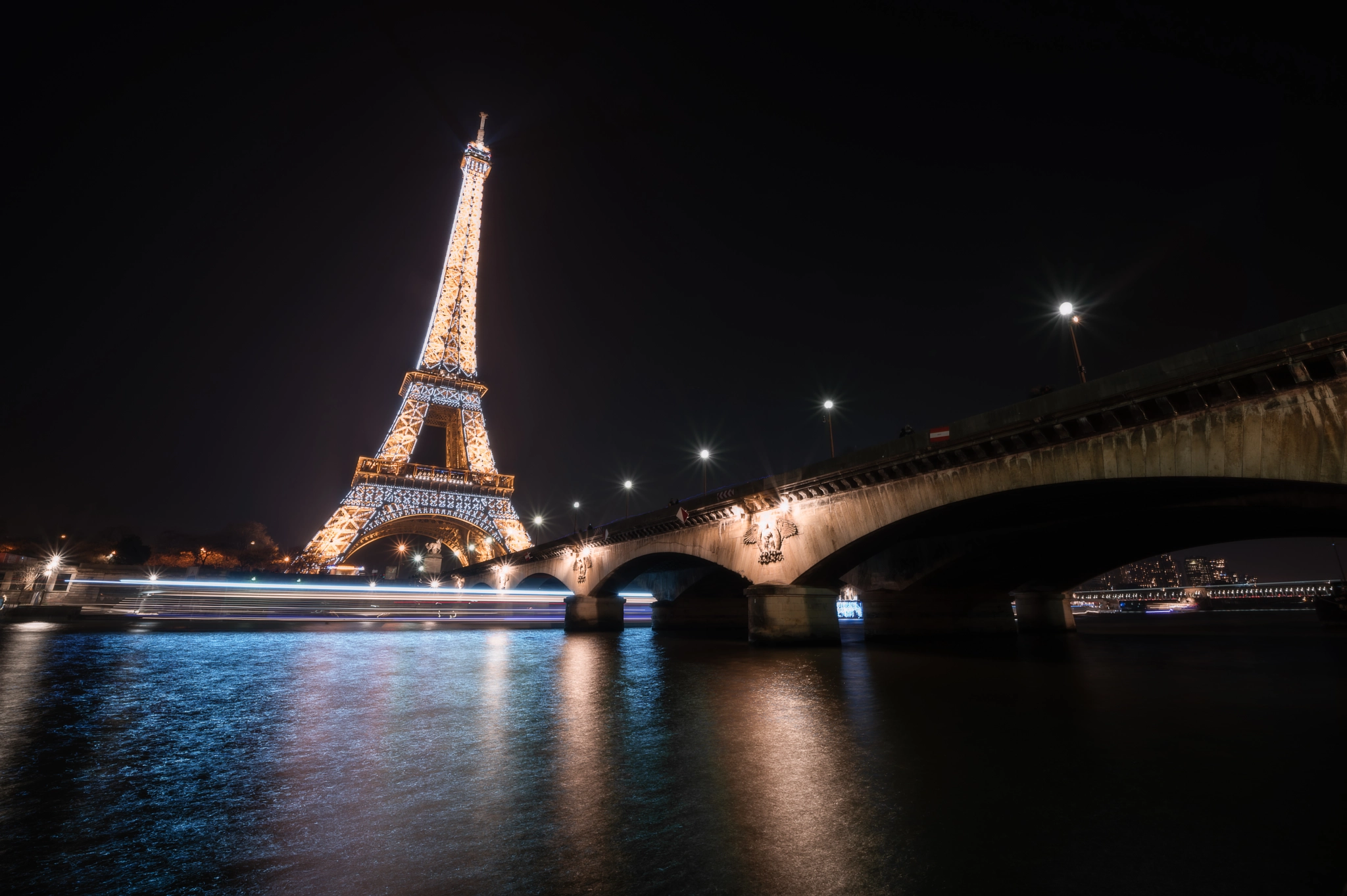 Sony a7R II + Samyang AF 14mm F2.8 FE sample photo. "beautiful paris" photography